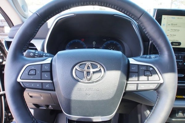 2023 Toyota Highlander Platinum in Apex, NC, NC - Crossroads Cars