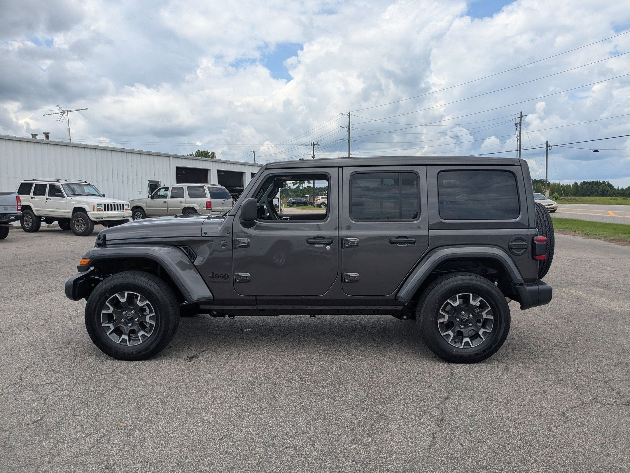 2025 Jeep Wrangler WRANGLER 4-DOOR SAHARA