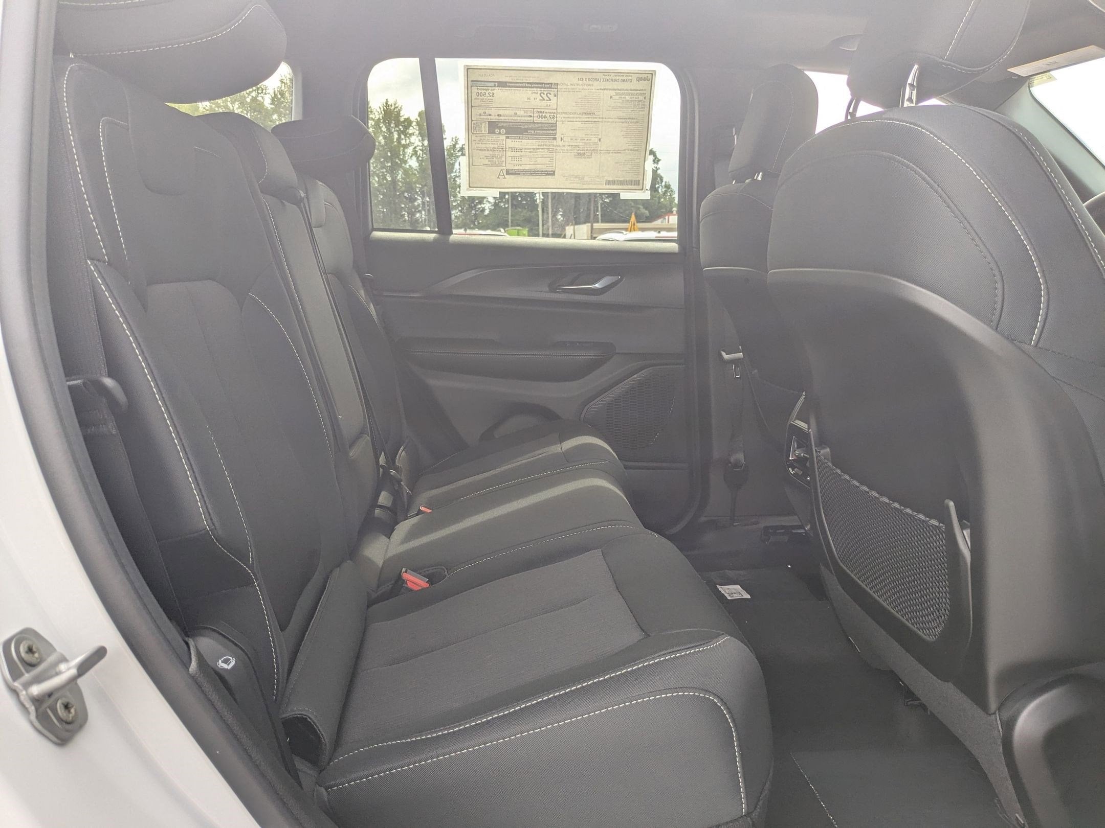 2025 Jeep Grand Cherokee GRAND CHEROKEE LAREDO X 4X4