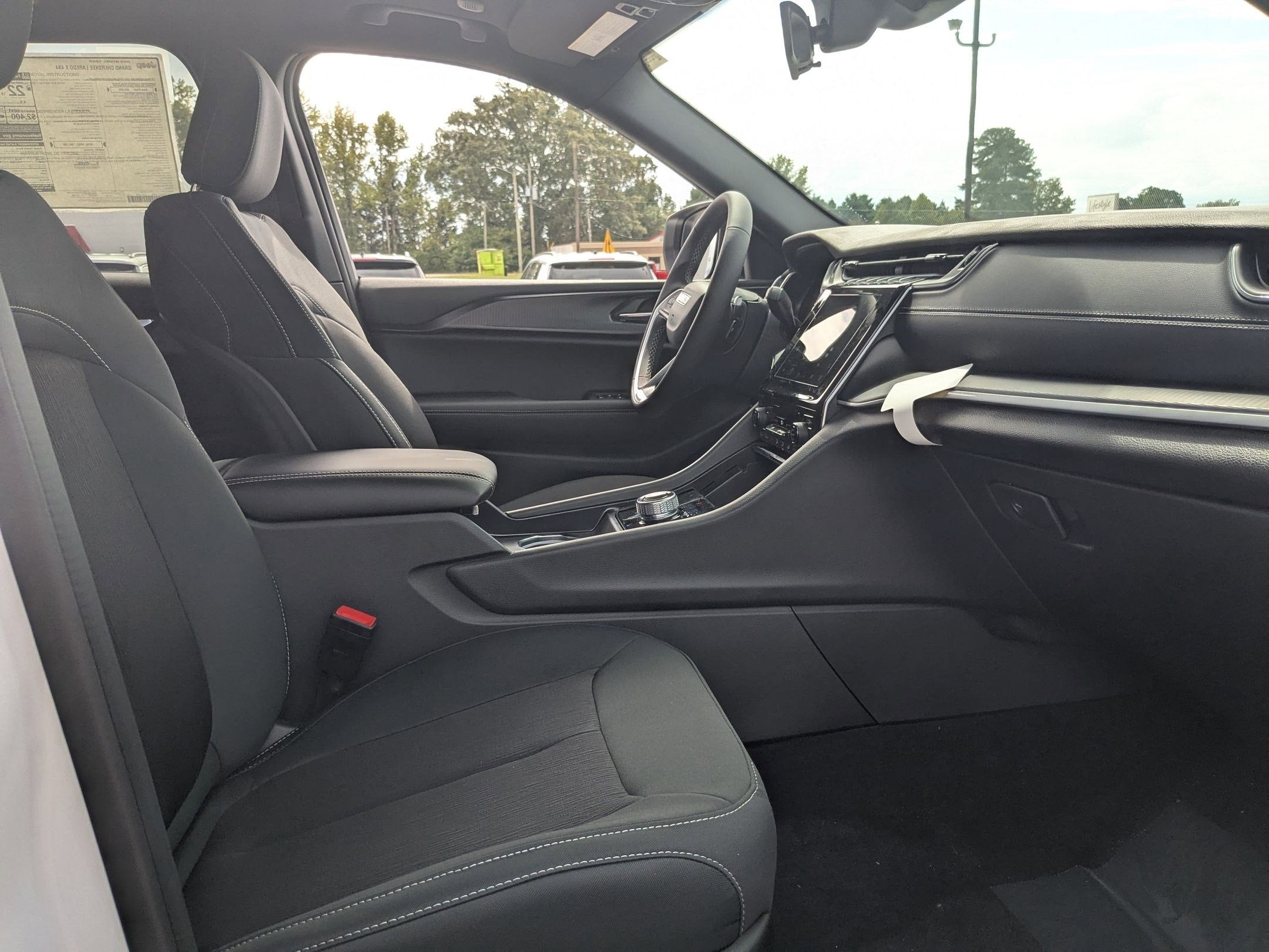 2025 Jeep Grand Cherokee GRAND CHEROKEE LAREDO X 4X4