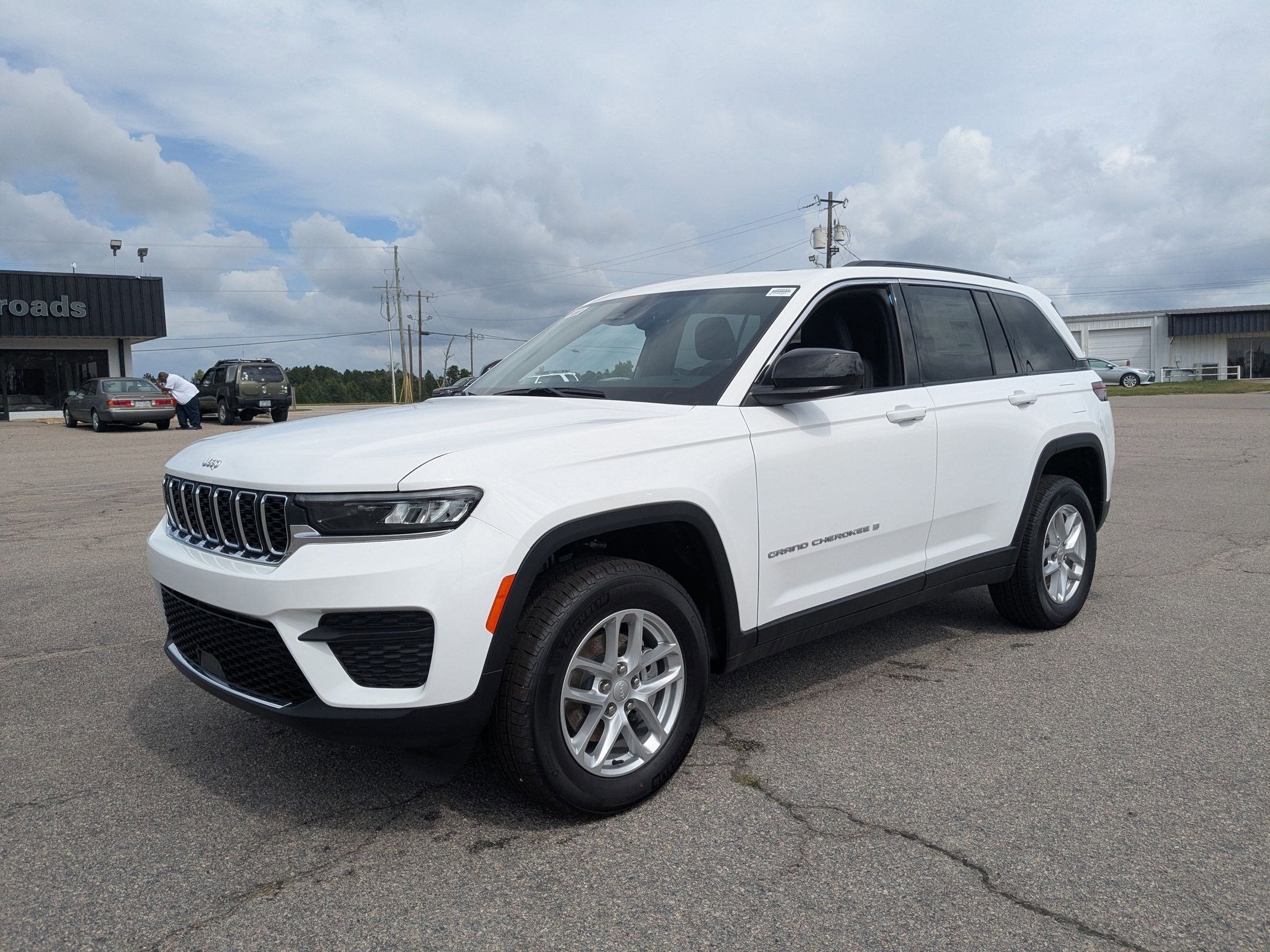 2025 Jeep Grand Cherokee GRAND CHEROKEE LAREDO X 4X4