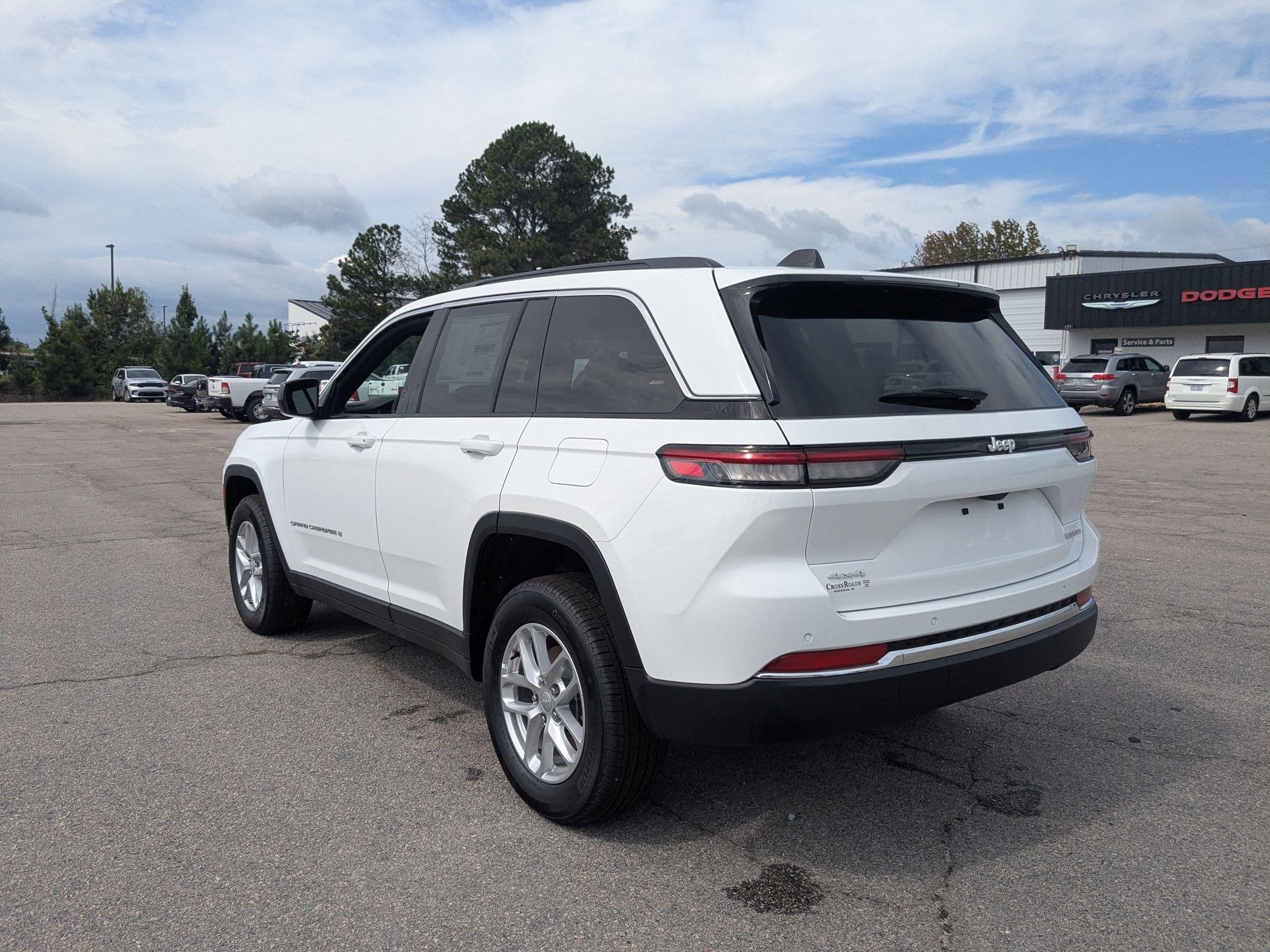 2025 Jeep Grand Cherokee GRAND CHEROKEE LAREDO X 4X4