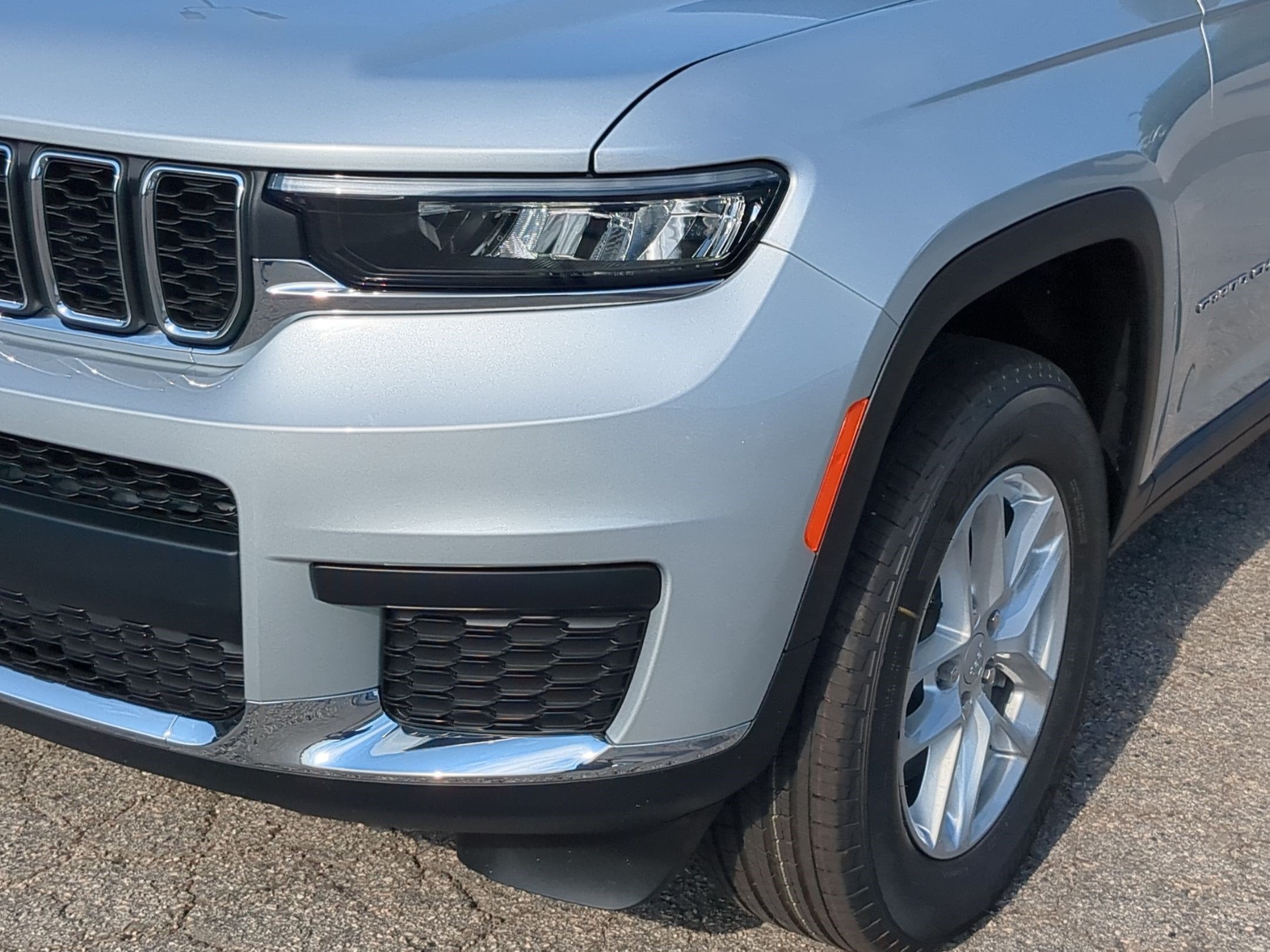 2026 Jeep Grand Cherokee L GRAND CHEROKEE L LAREDO X 4X4