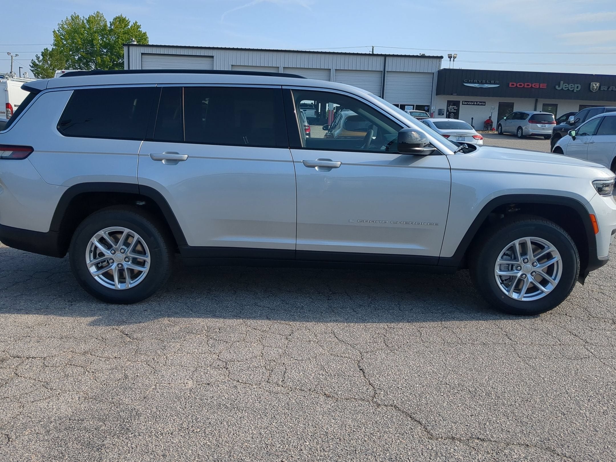 2026 Jeep Grand Cherokee L GRAND CHEROKEE L LAREDO X 4X4