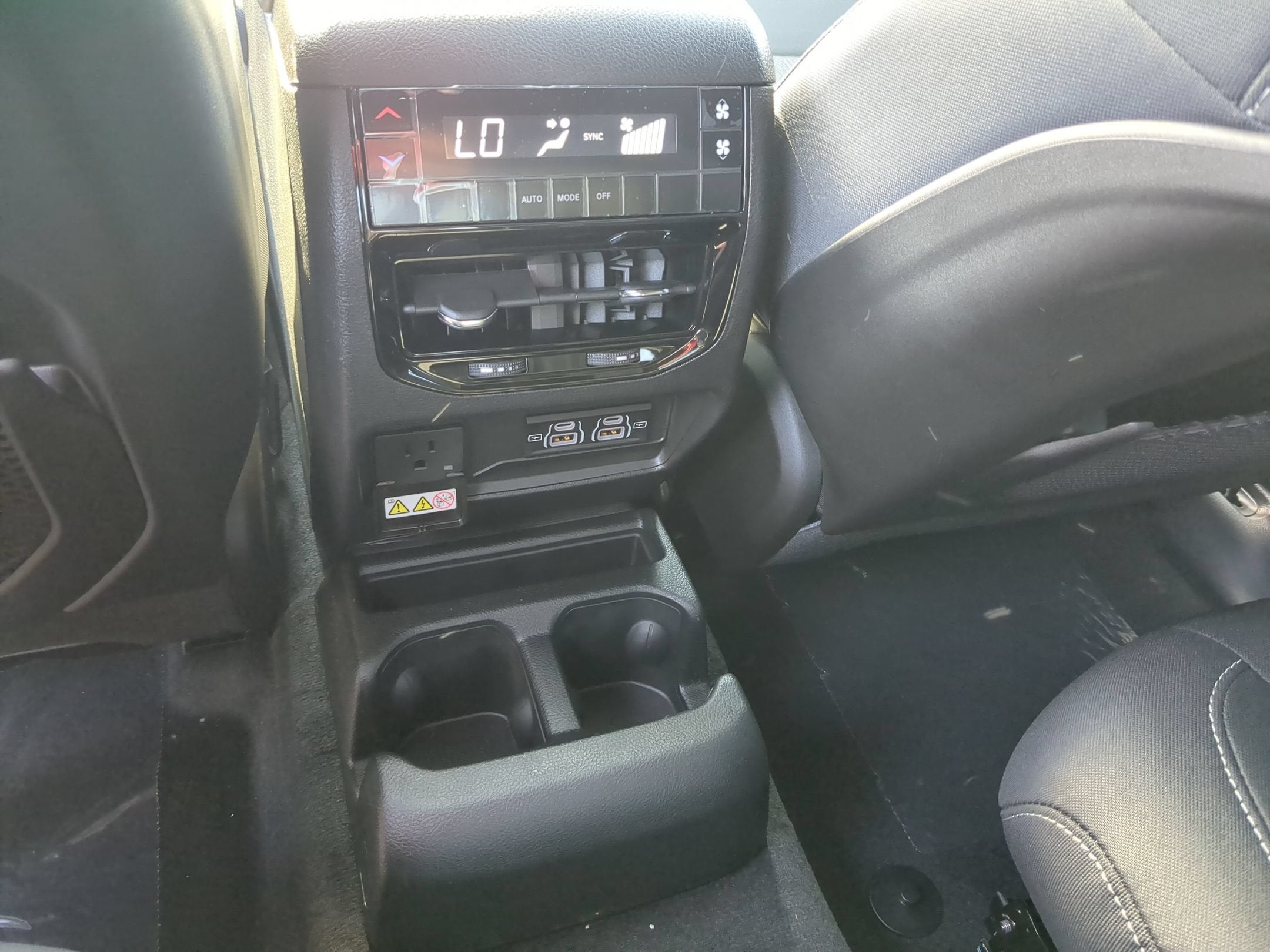 2026 Jeep Grand Cherokee L GRAND CHEROKEE L LAREDO X 4X4