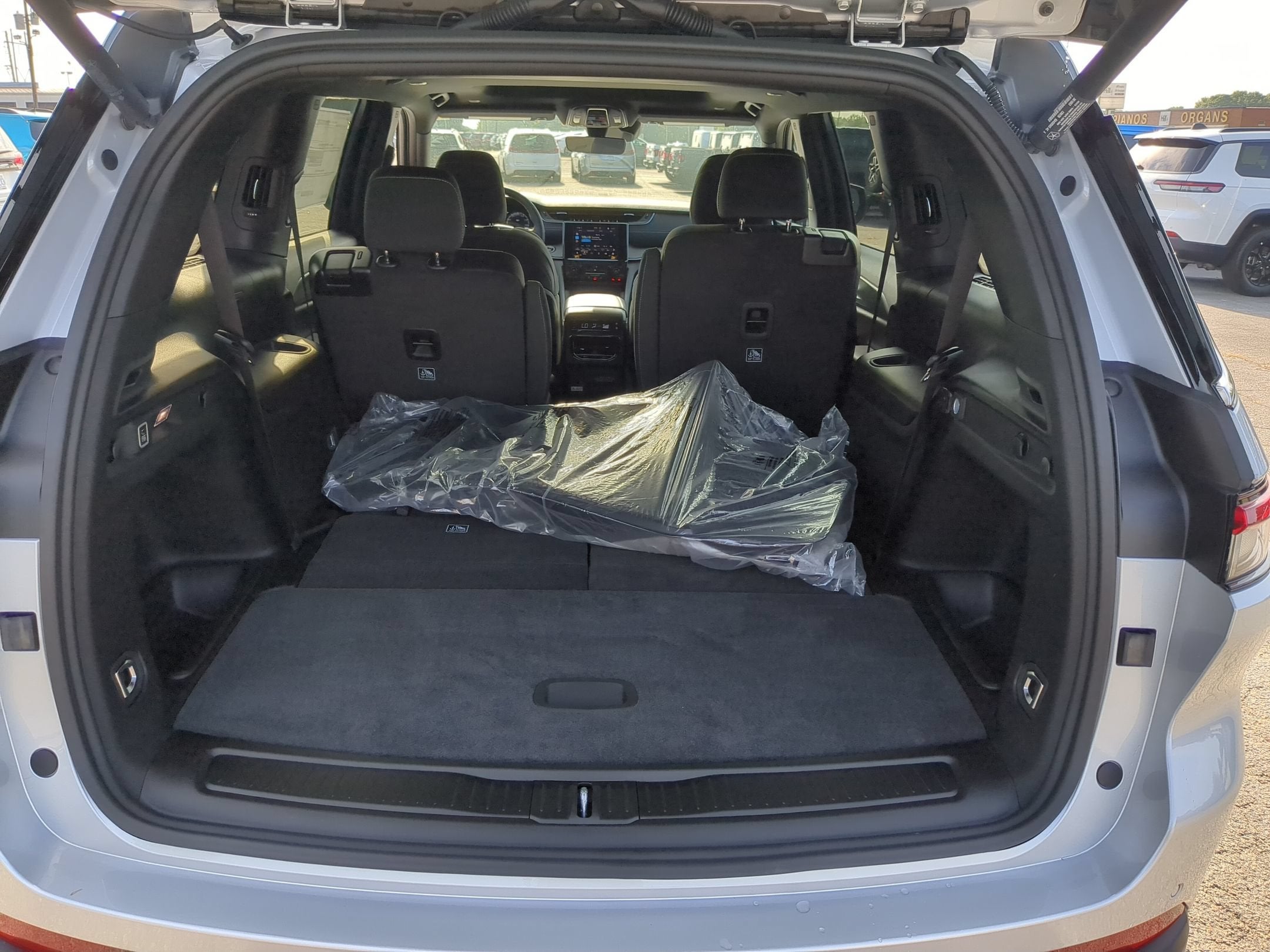 2026 Jeep Grand Cherokee L GRAND CHEROKEE L LAREDO X 4X4