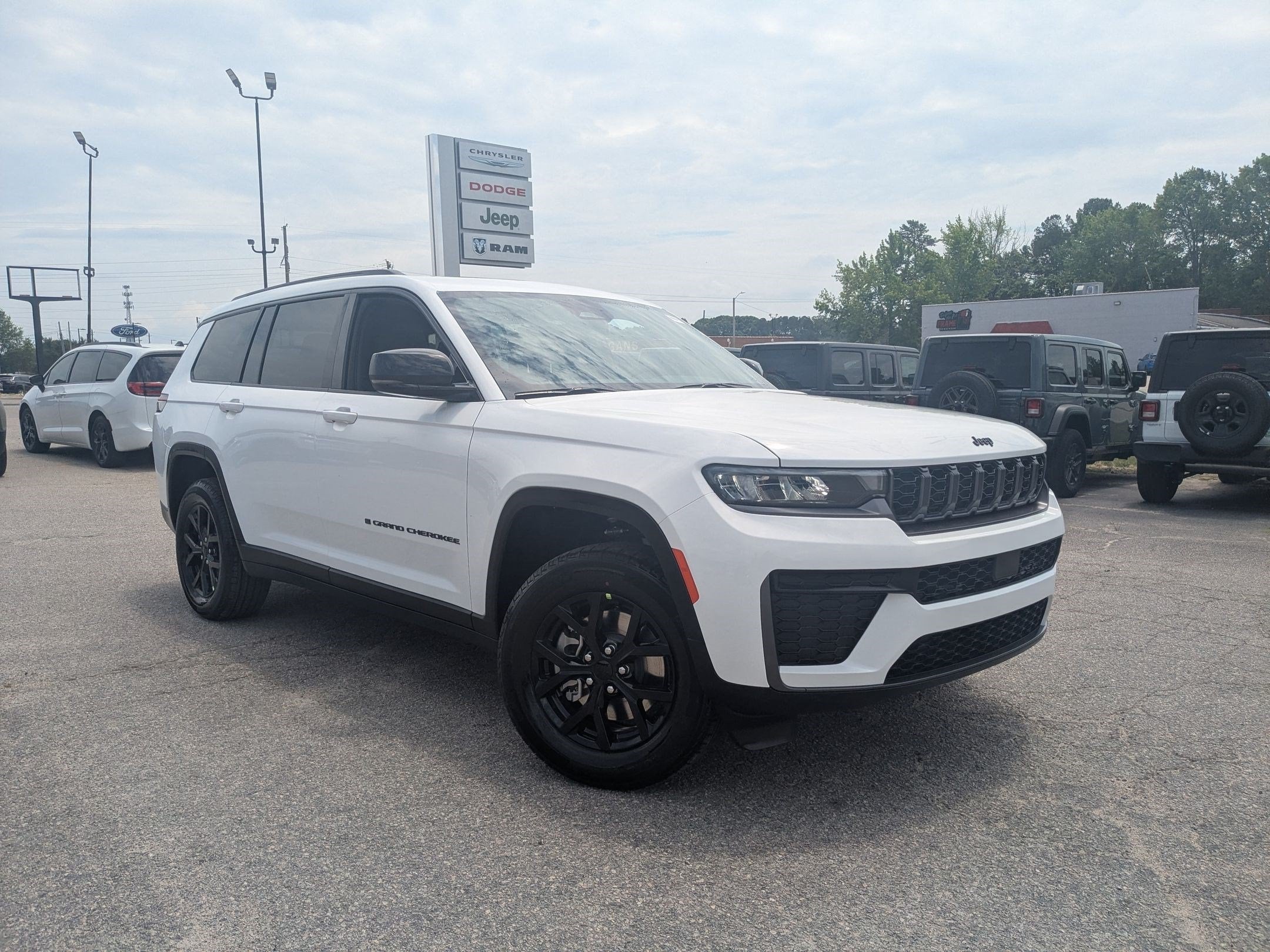 2026 Jeep Grand Cherokee L GRAND CHEROKEE L LAREDO ALTITUDE 4X4