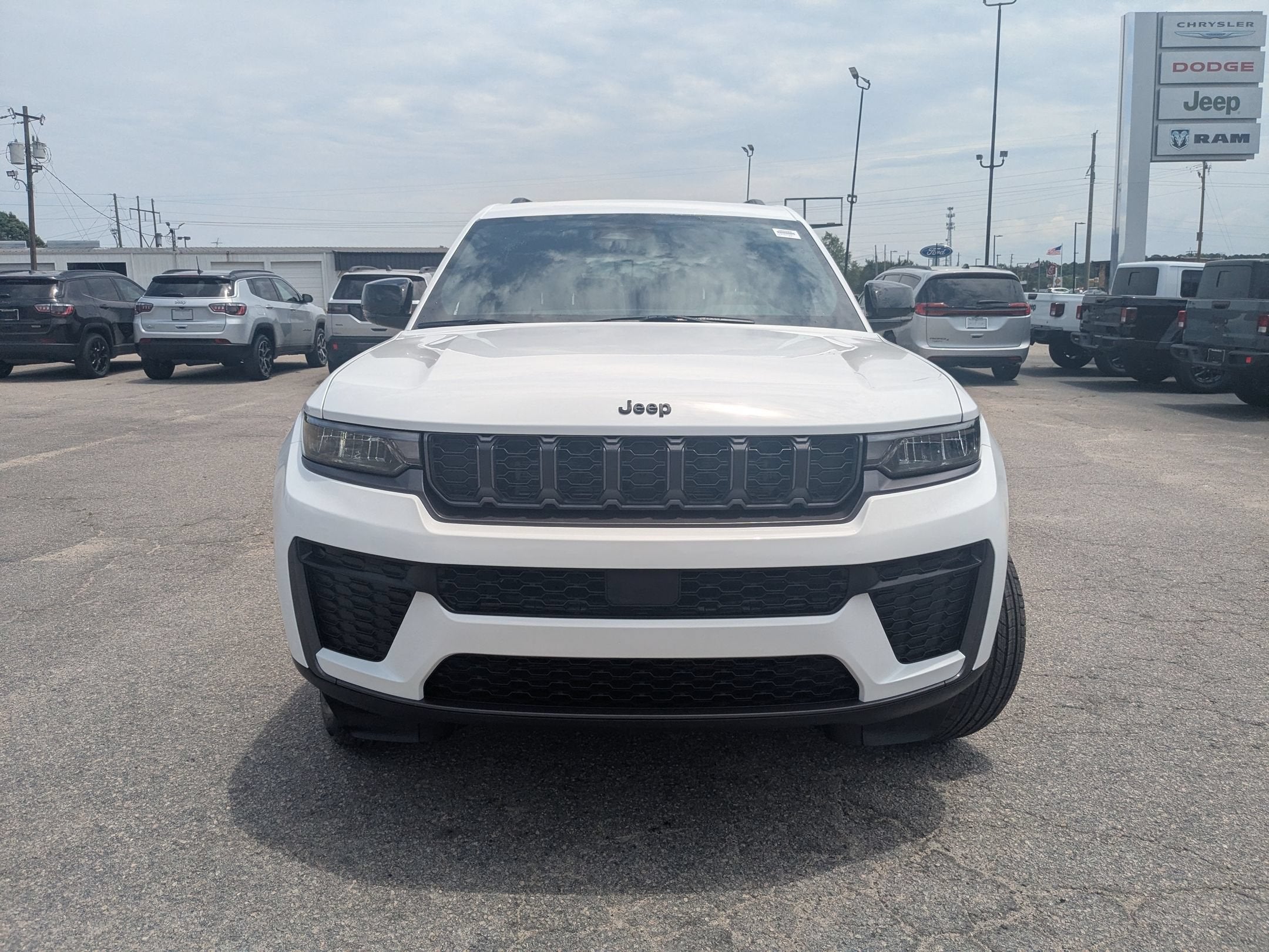 2026 Jeep Grand Cherokee L GRAND CHEROKEE L LAREDO ALTITUDE 4X4