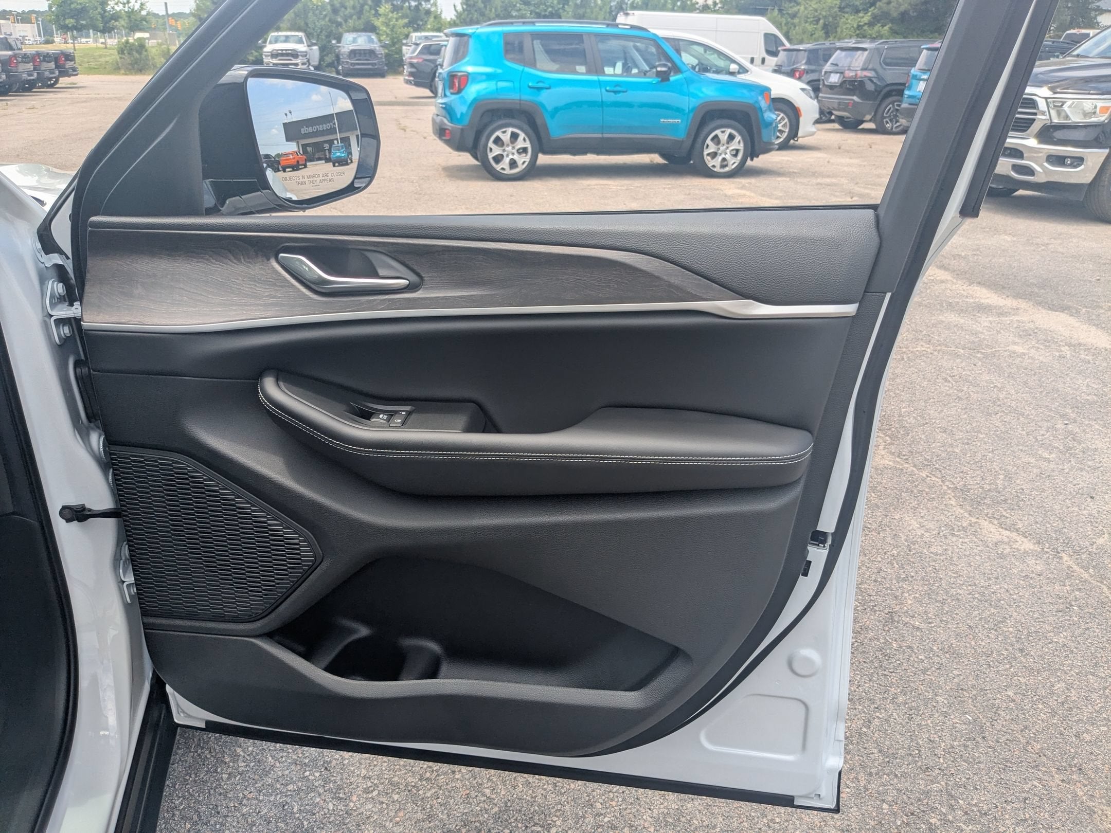 2026 Jeep Grand Cherokee L GRAND CHEROKEE L LAREDO ALTITUDE 4X4