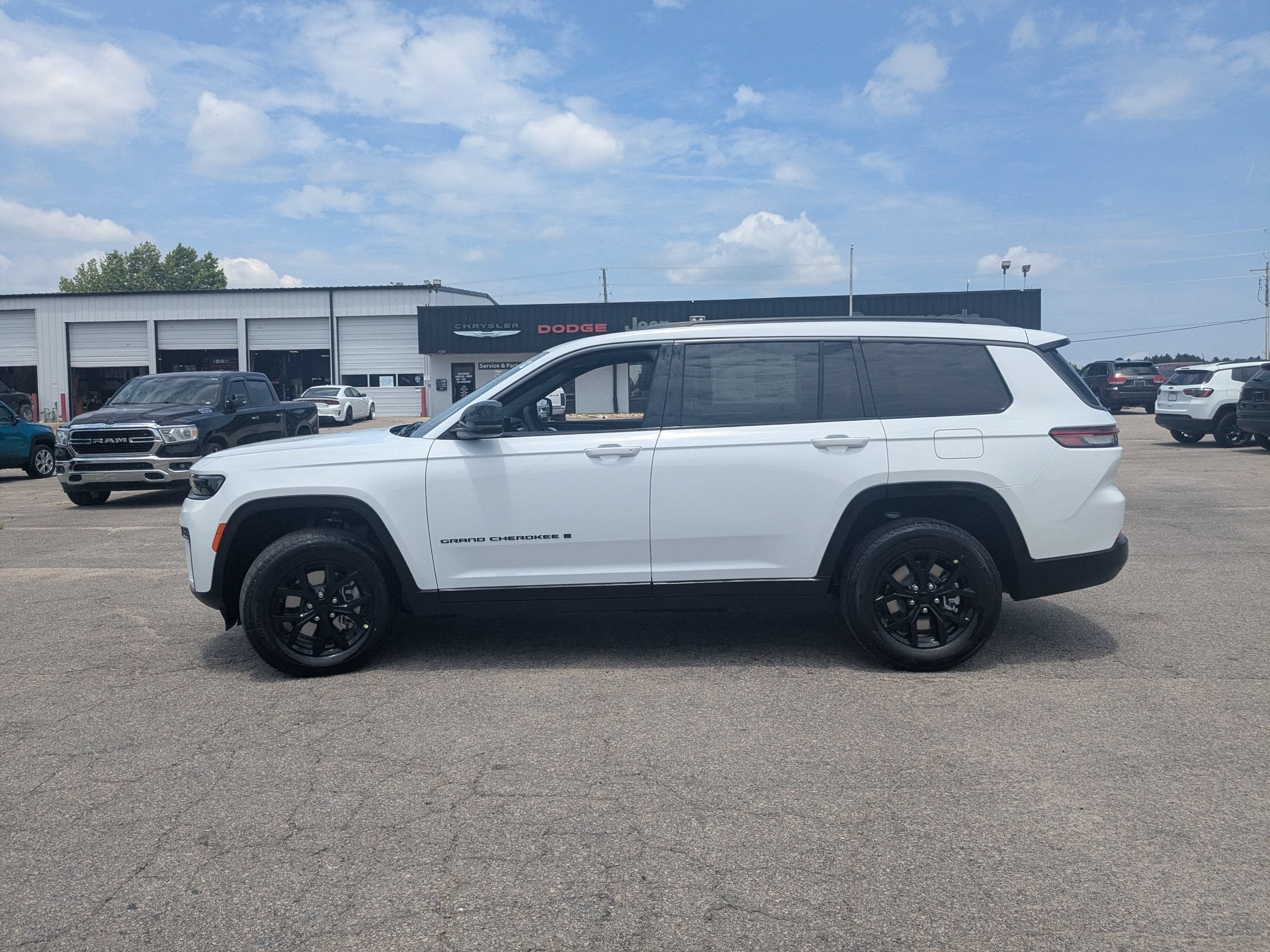 2026 Jeep Grand Cherokee L GRAND CHEROKEE L LAREDO ALTITUDE 4X4