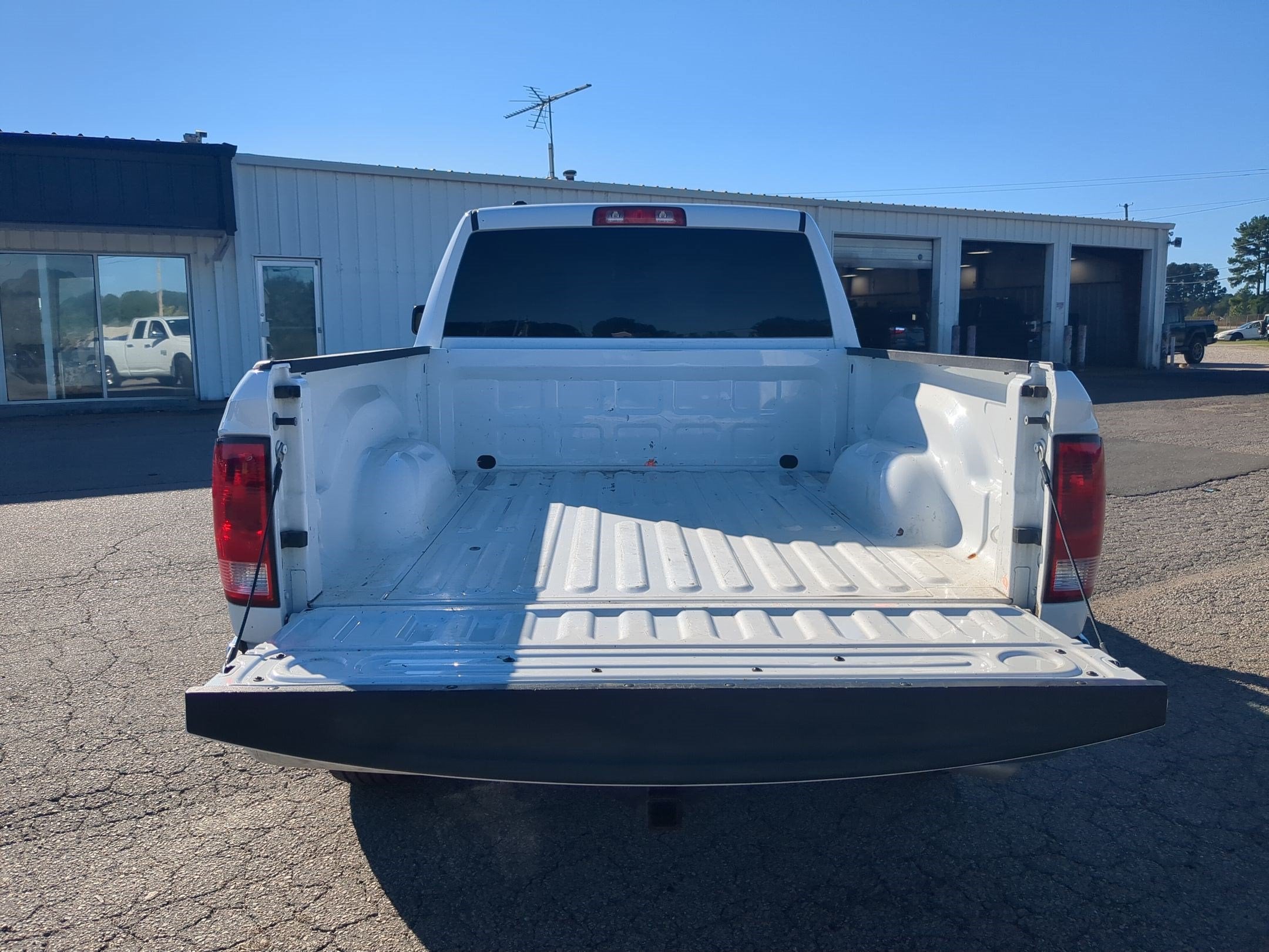 2024 RAM 1500 Classic SLT Quad Cab 4x2 6'4' Box