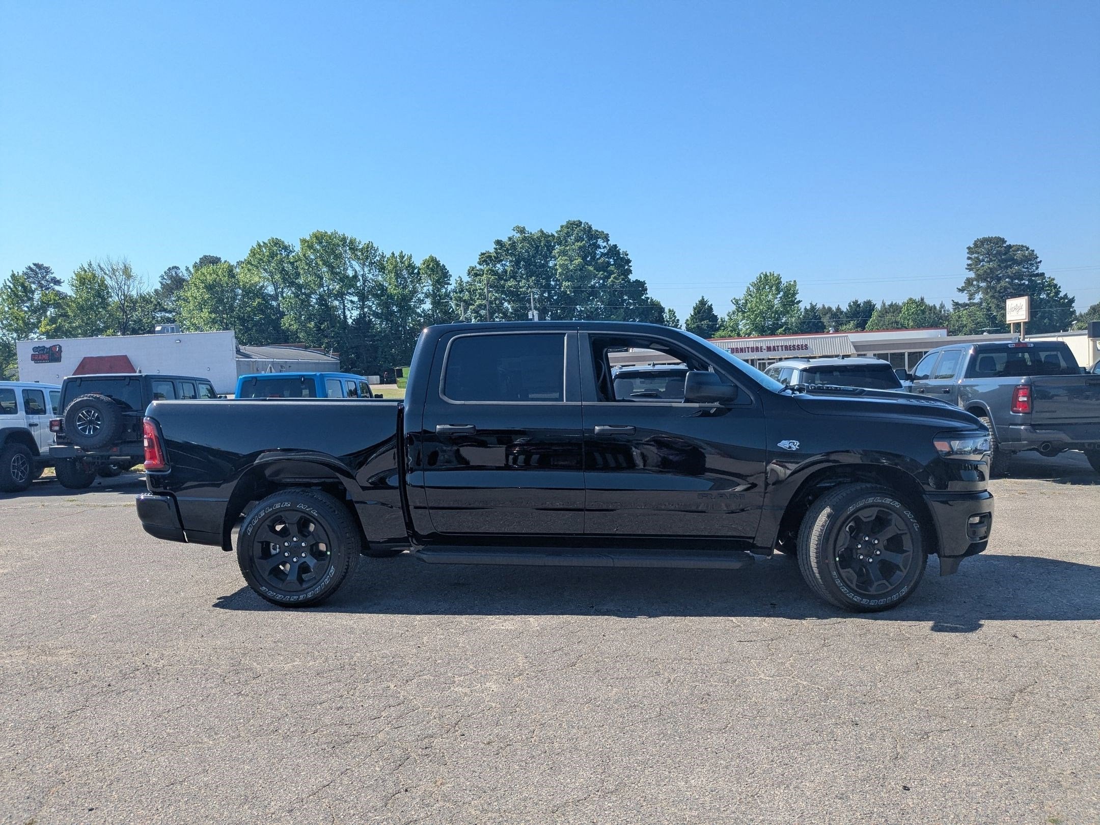 2026 RAM 1500 RAM 1500 EXPRESS CREW CAB 4X4 5'7' BOX