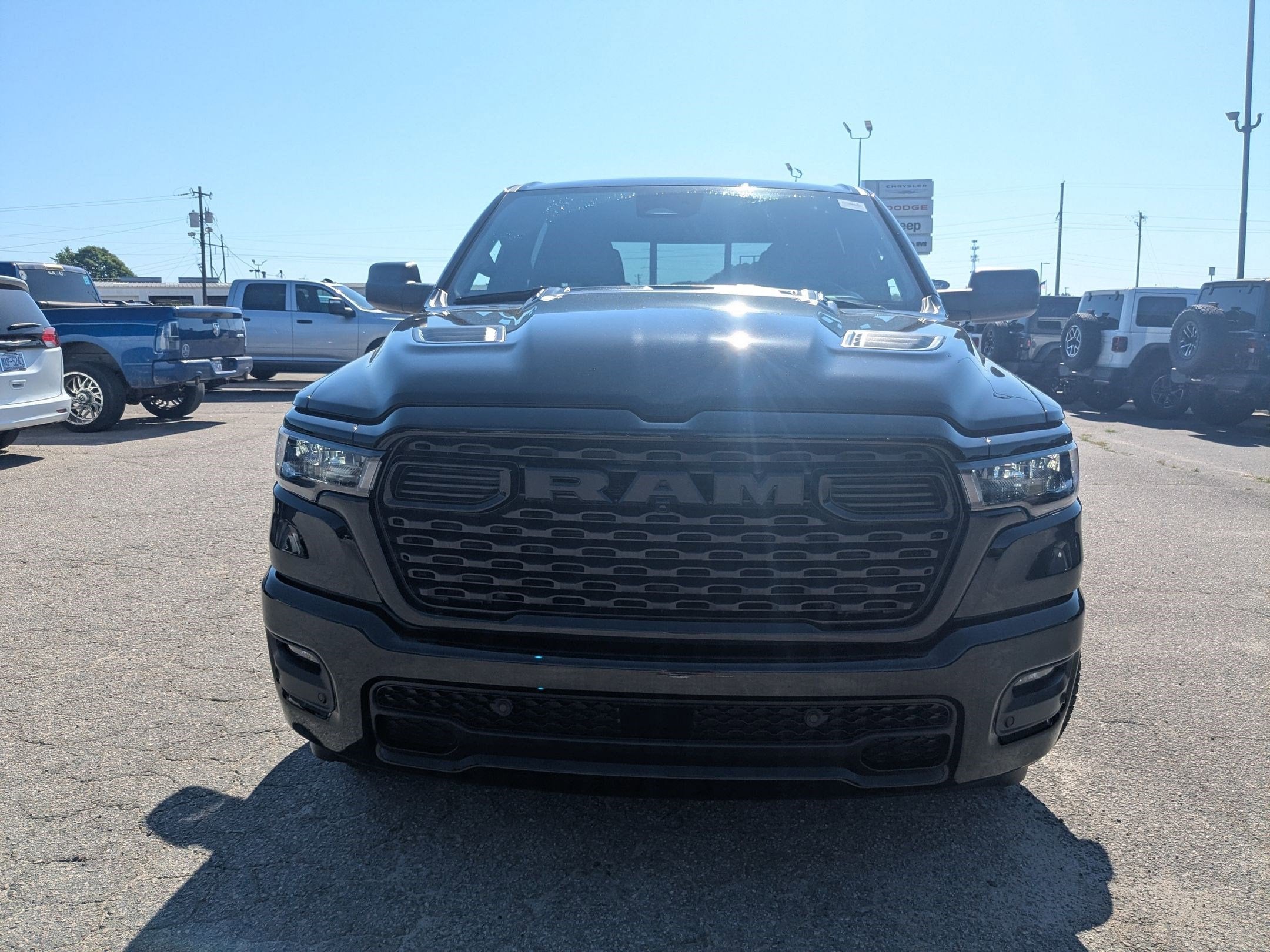 2026 RAM 1500 RAM 1500 EXPRESS CREW CAB 4X4 5'7' BOX