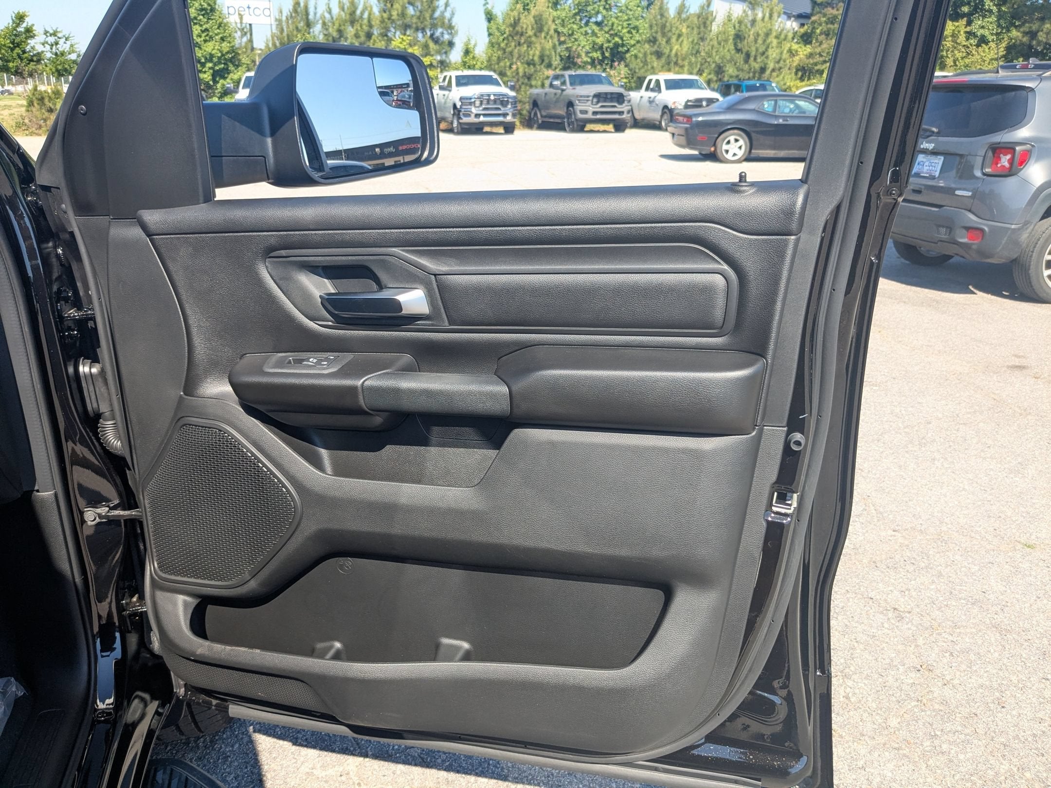 2026 RAM 1500 RAM 1500 EXPRESS CREW CAB 4X4 5'7' BOX