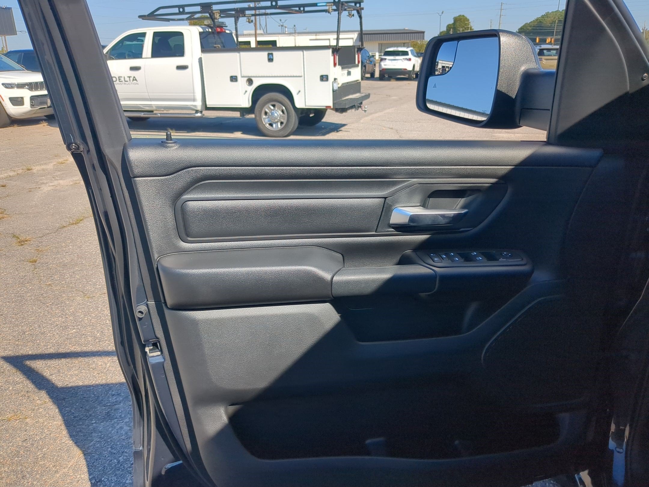 2027 RAM 1500 RAM 1500 TRADESMAN CREW CAB 4X4 5'7' BOX