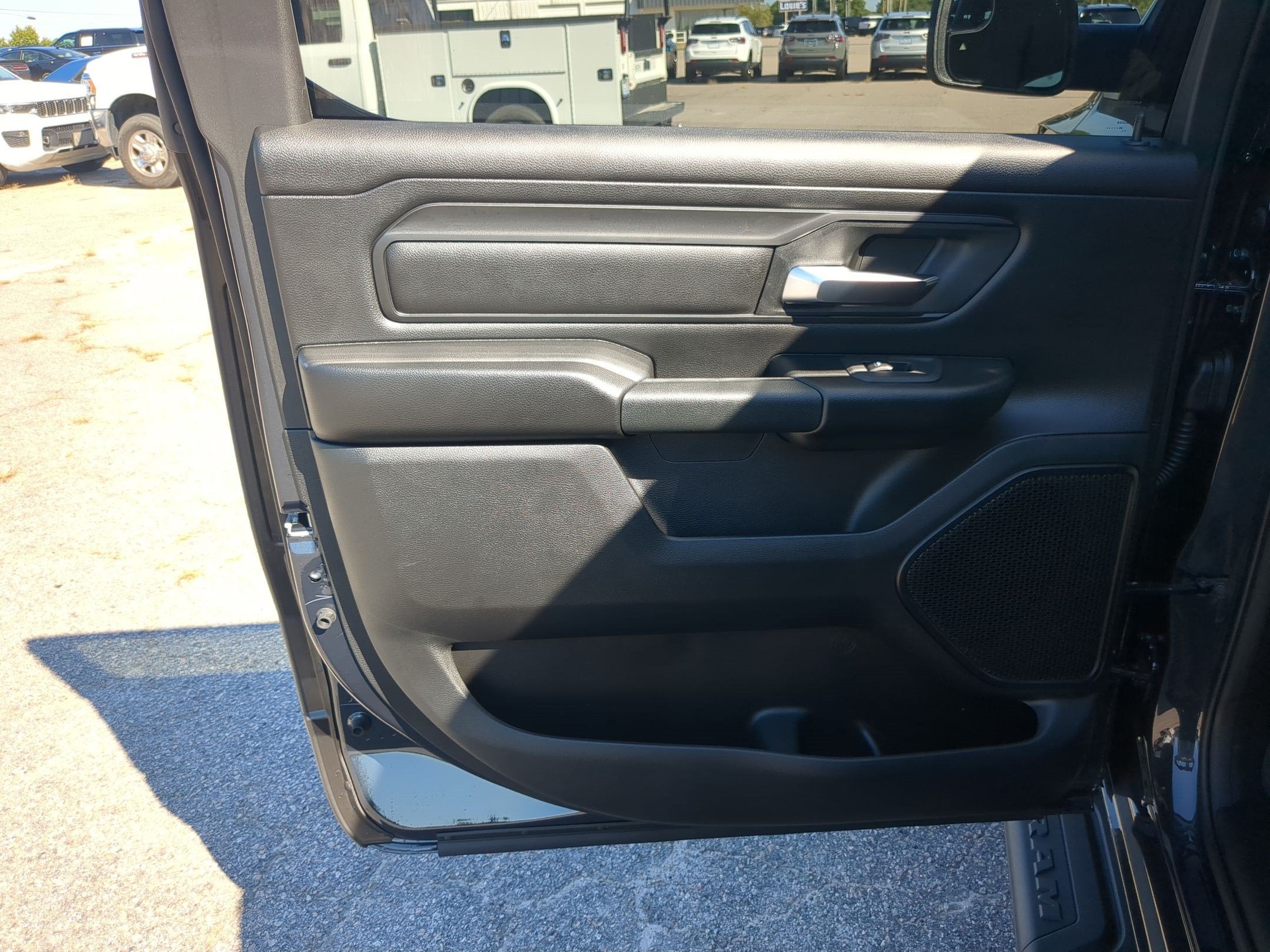 2027 RAM 1500 RAM 1500 TRADESMAN CREW CAB 4X4 5'7' BOX