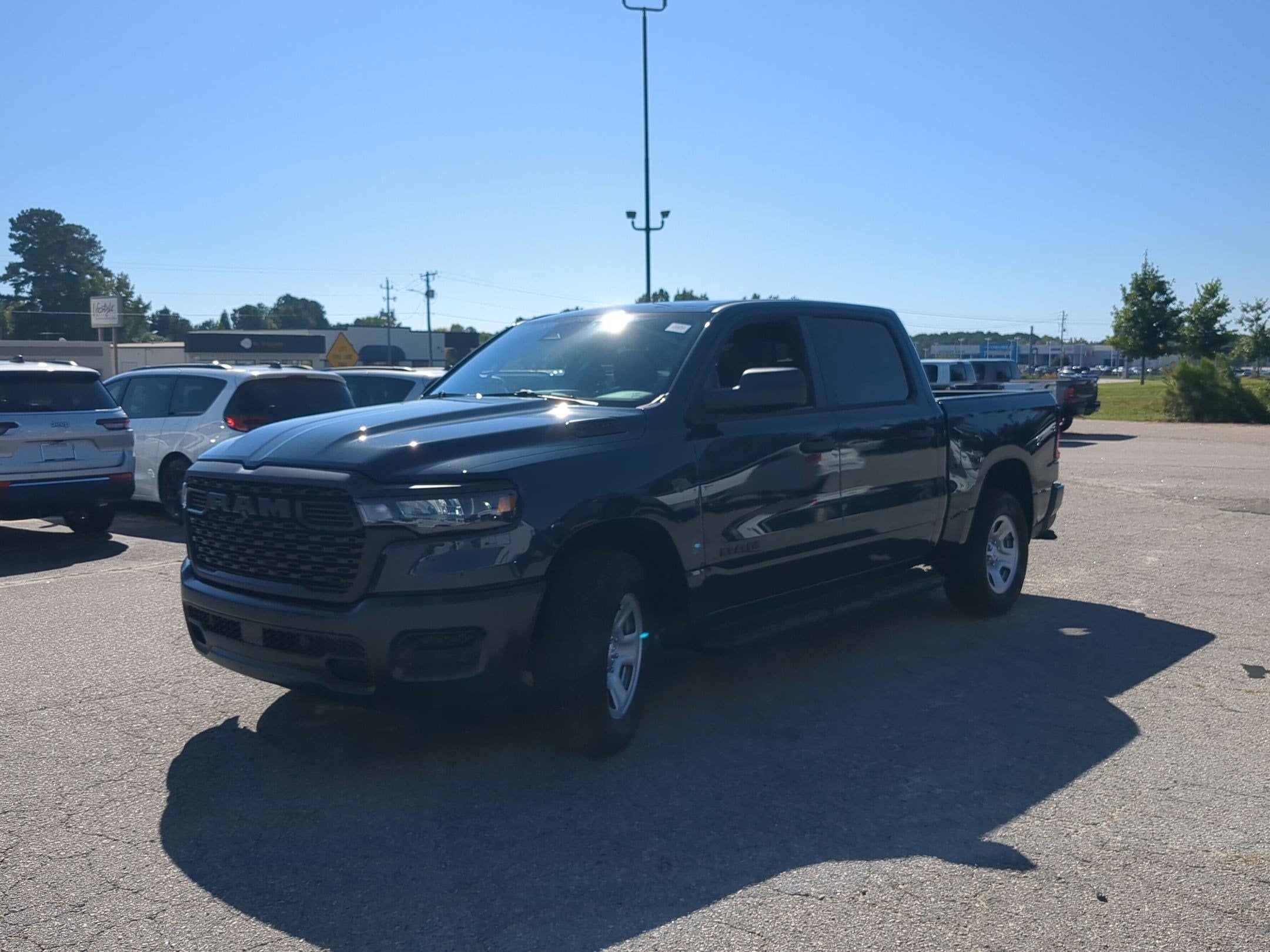 2027 RAM 1500 RAM 1500 TRADESMAN CREW CAB 4X4 5'7' BOX