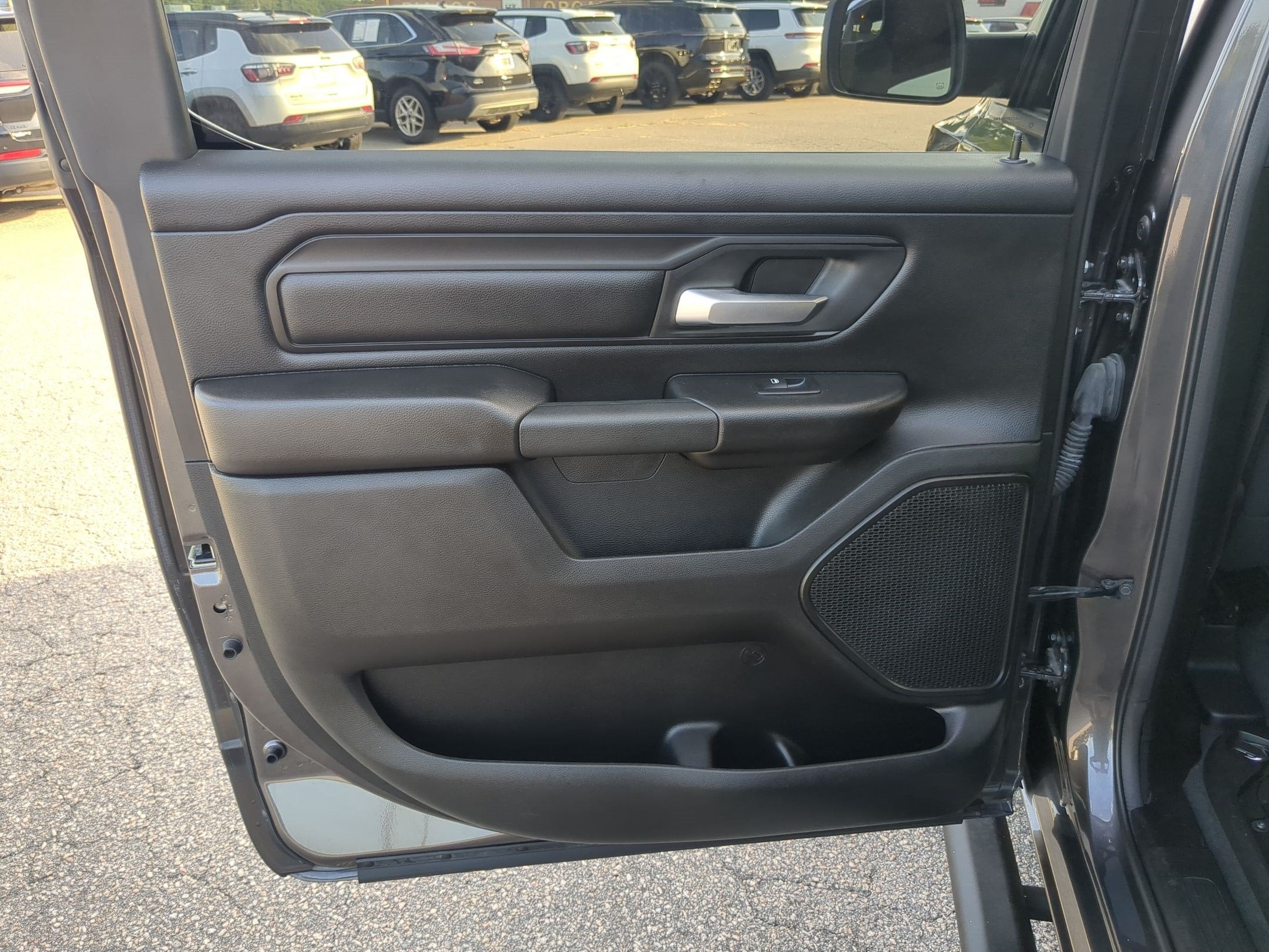2024 RAM 1500 Tradesman Crew Cab 4x4 5'7' Box