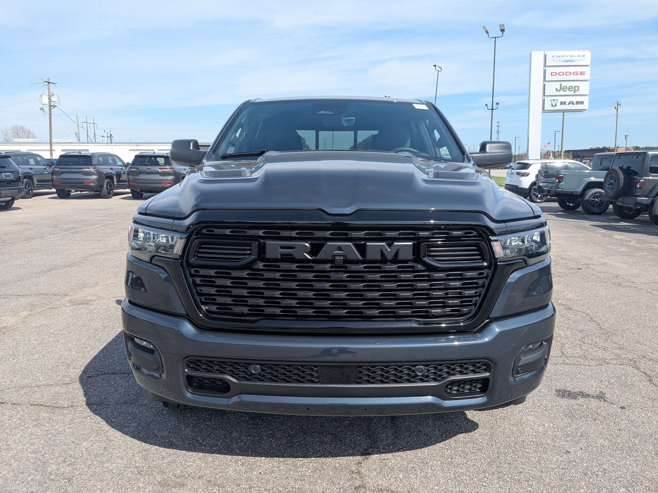 2026 RAM 1500 RAM 1500 EXPRESS CREW CAB 4X4 5'7' BOX