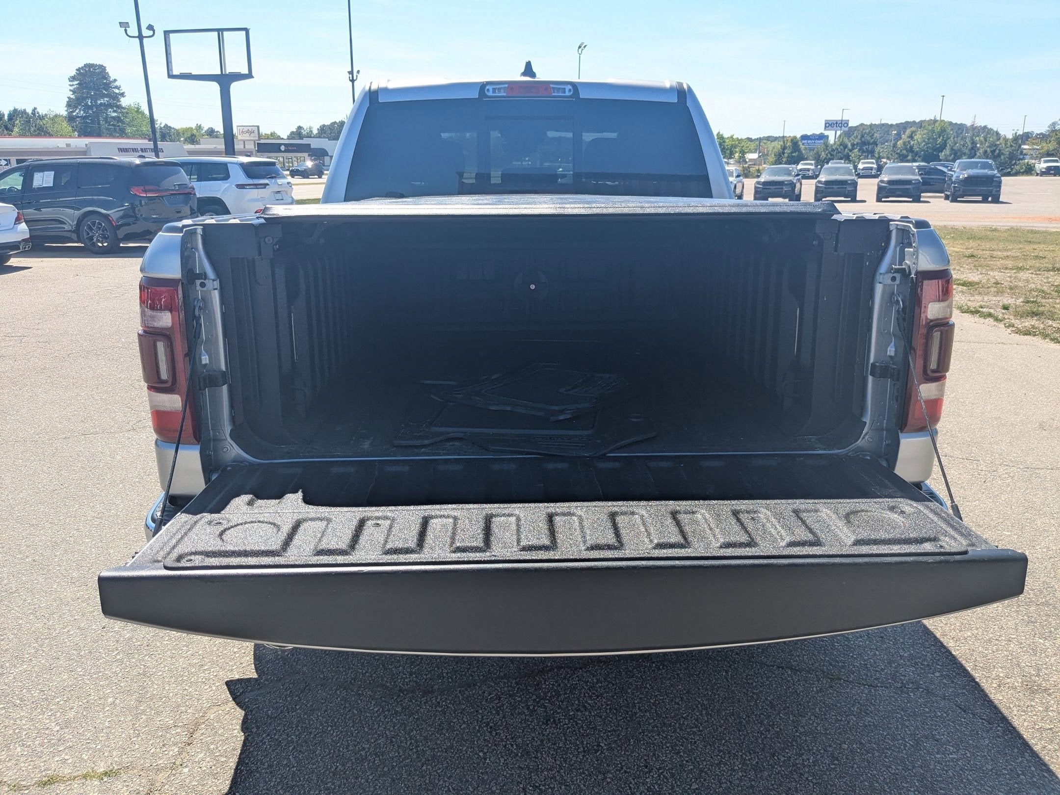 2022 RAM 1500 Limited Crew Cab 4x4 5'7' Box