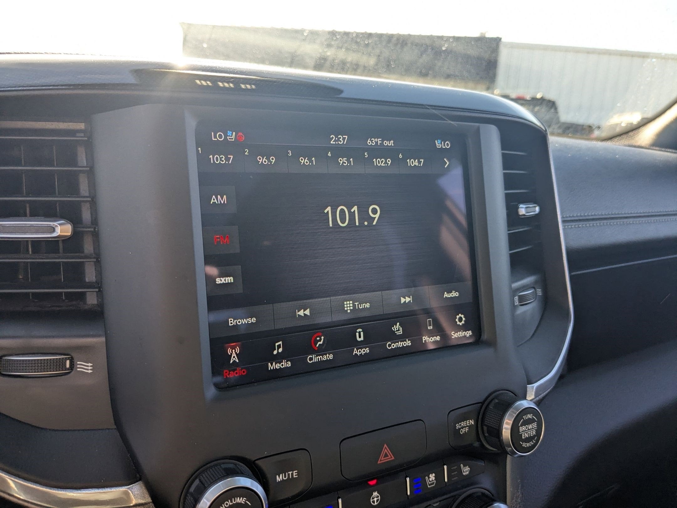 2021 RAM 1500 Laramie Crew Cab 4x4 5'7' Box