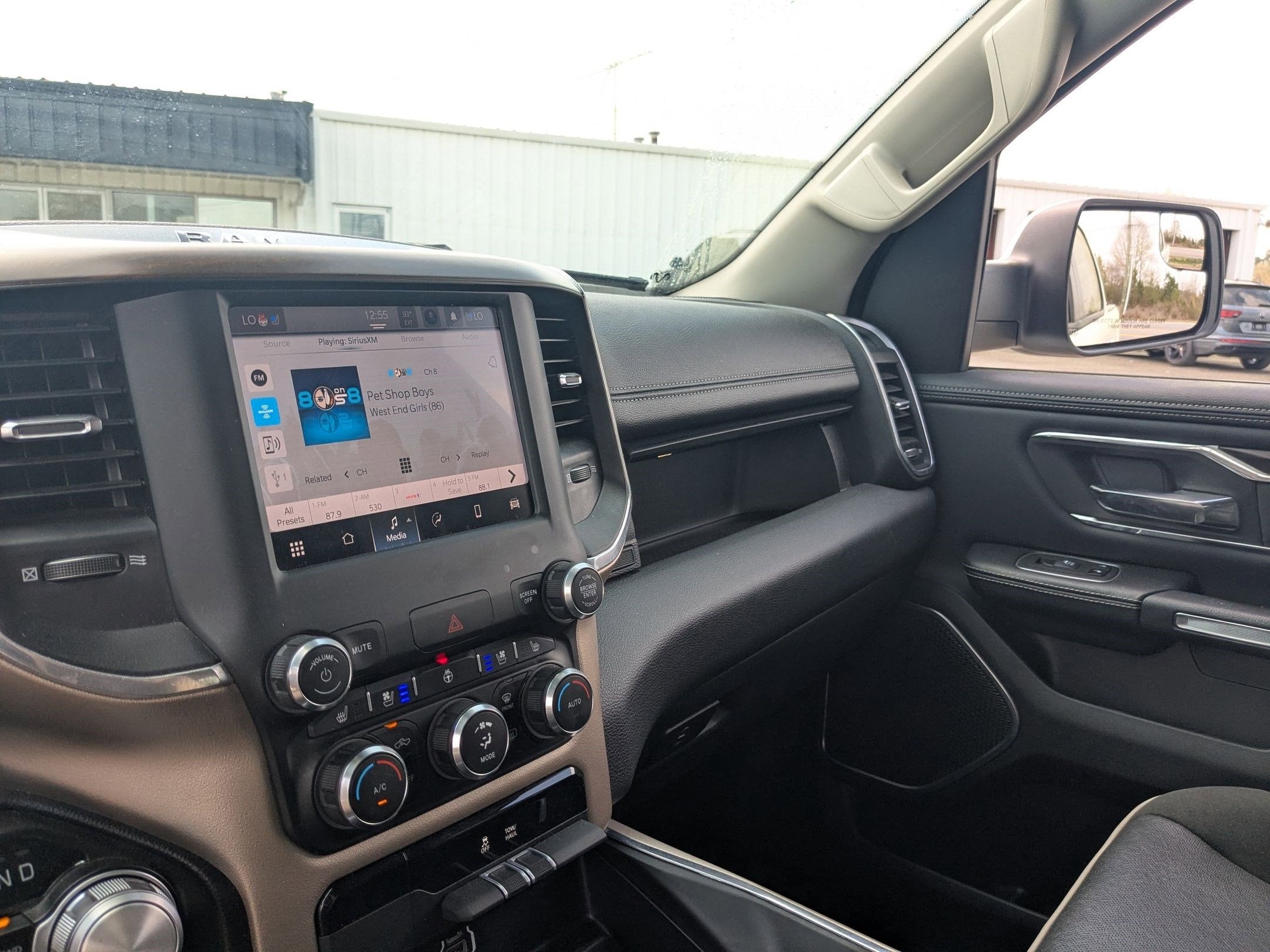 2022 RAM 1500 Laramie Crew Cab 4x4 5'7' Box