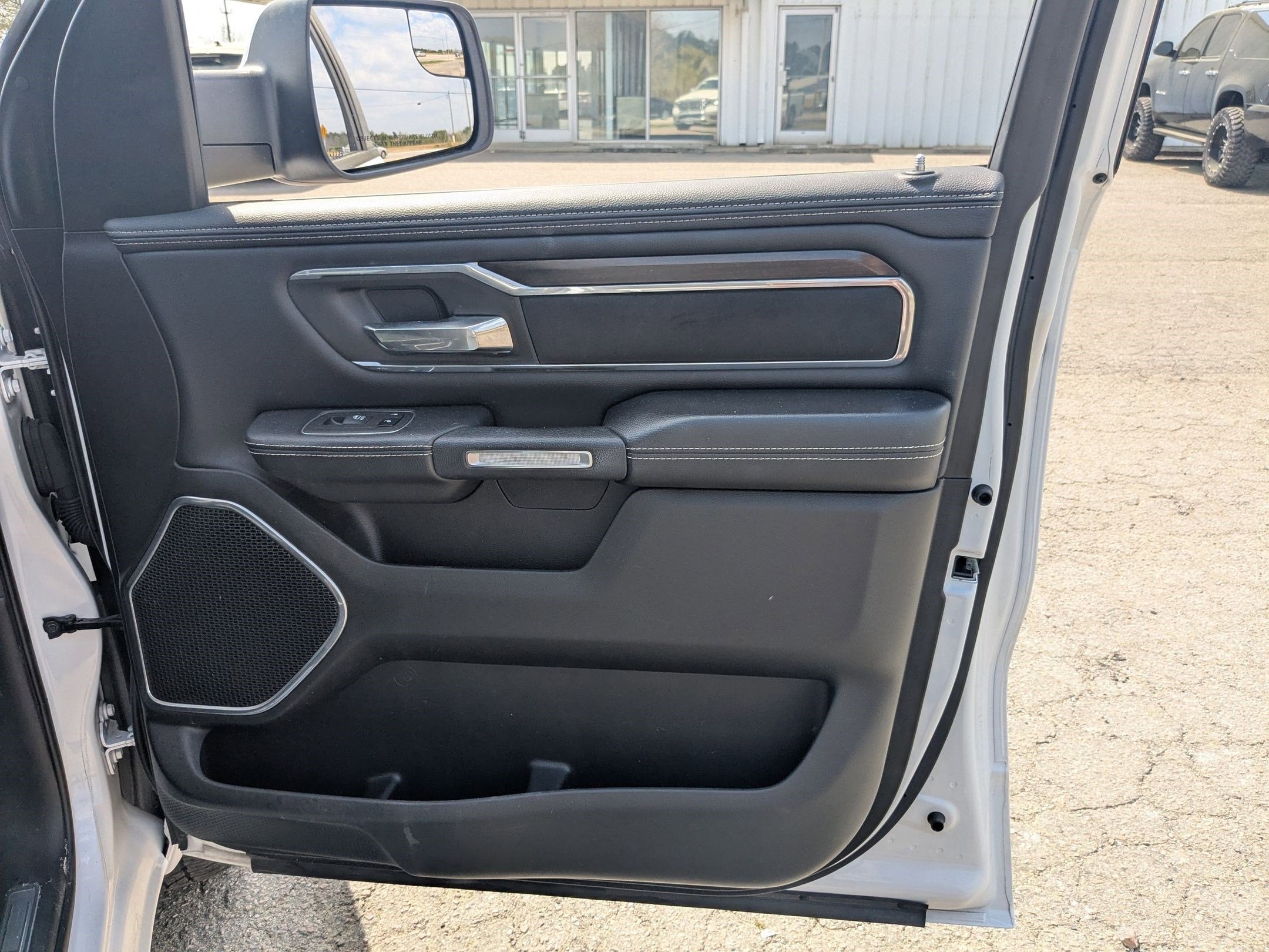 2022 RAM 1500 Laramie Crew Cab 4x4 5'7' Box