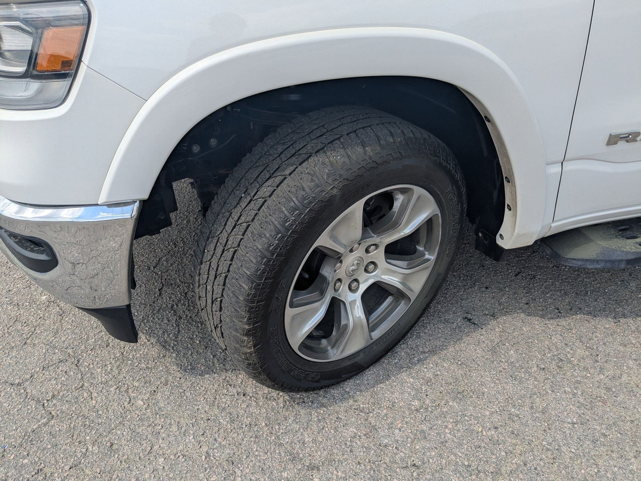 2022 RAM 1500 Laramie Crew Cab 4x4 5'7' Box