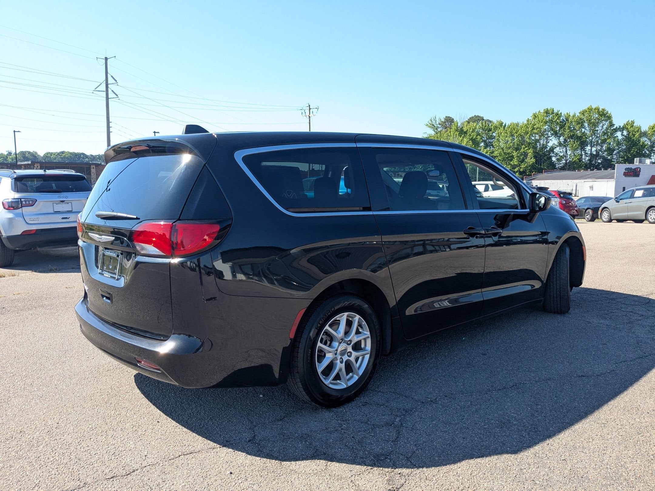 2023 Chrysler Voyager LX