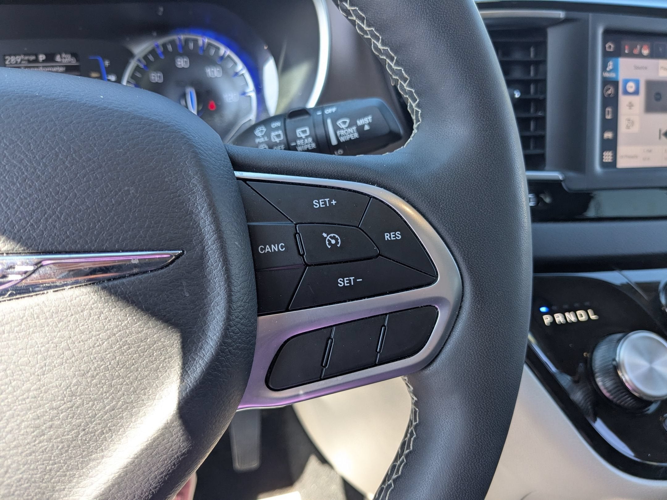 2023 Chrysler Voyager LX
