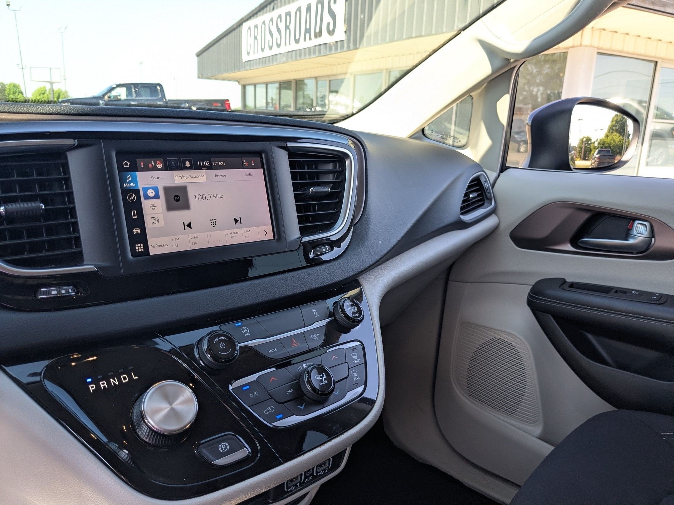 2023 Chrysler Voyager LX