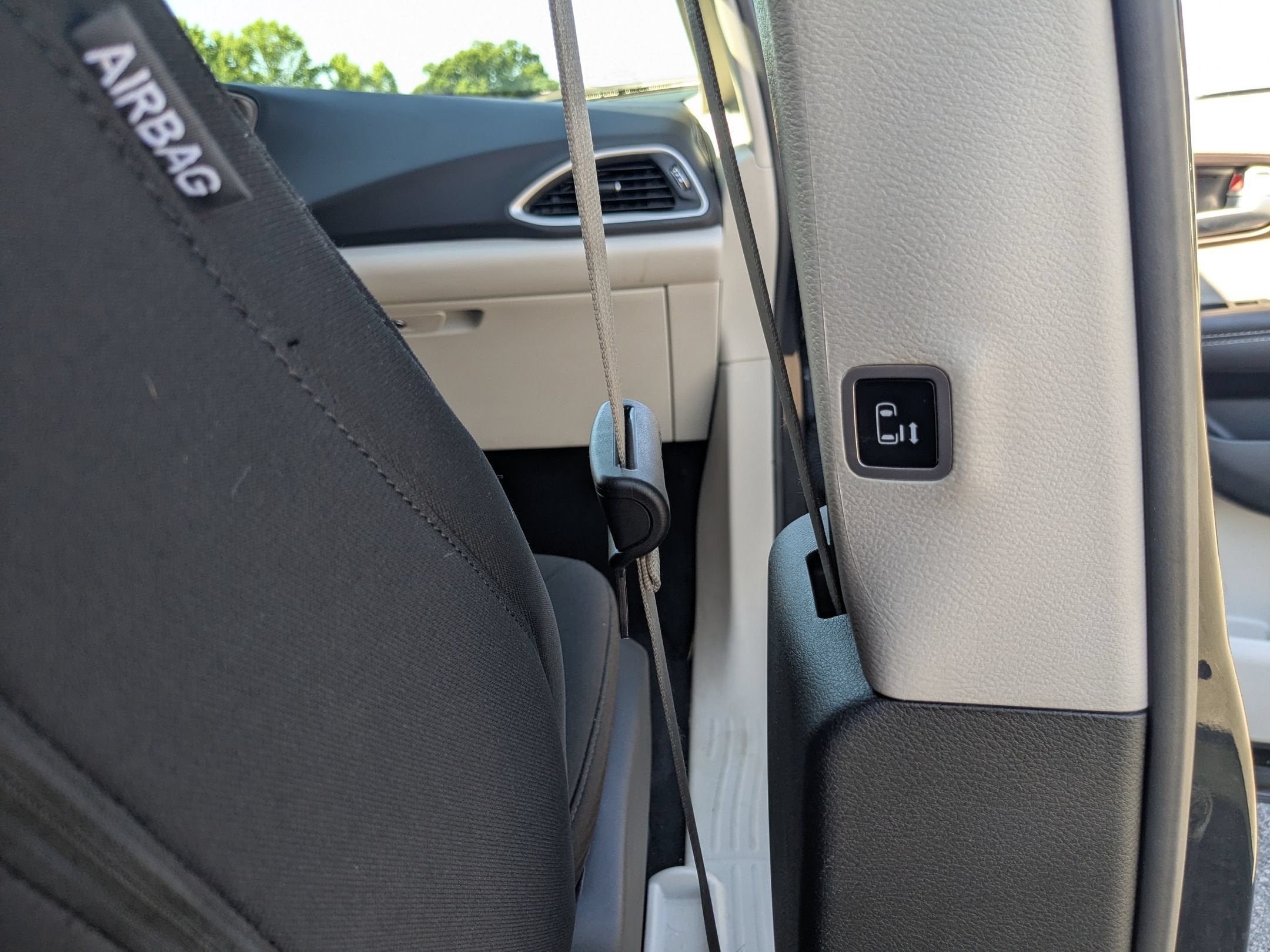 2023 Chrysler Voyager LX