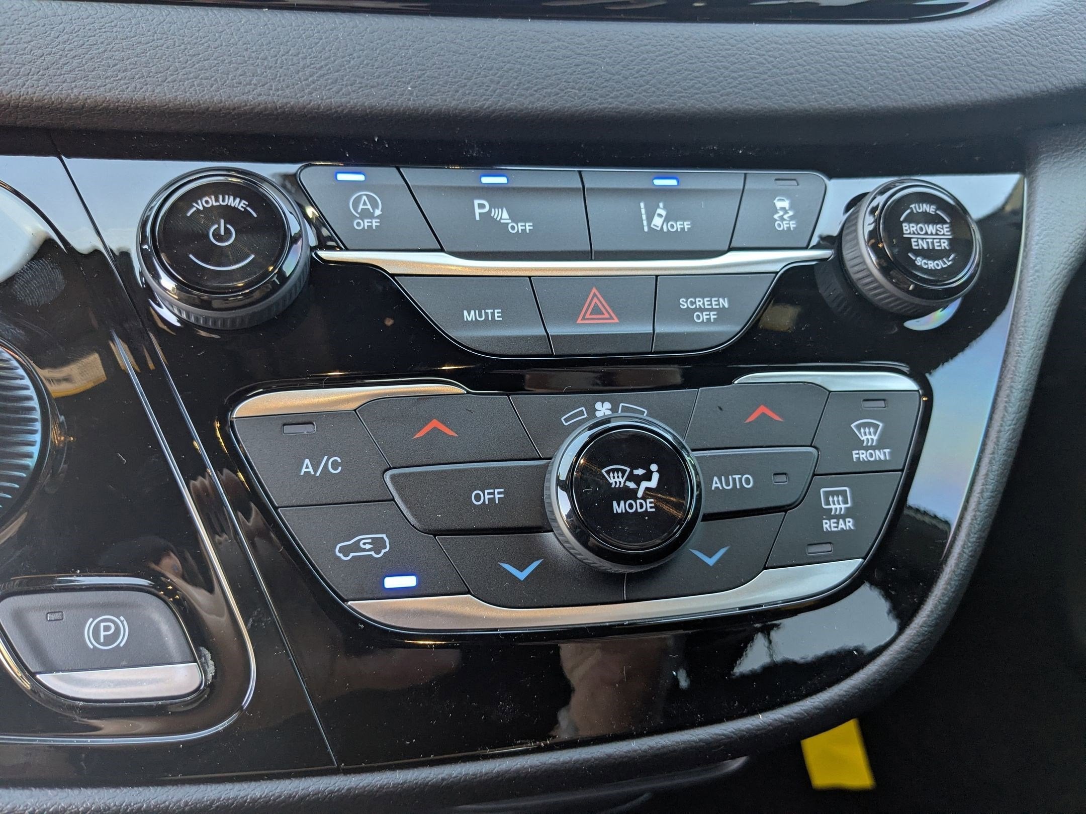 2026 Chrysler Voyager VOYAGER LX