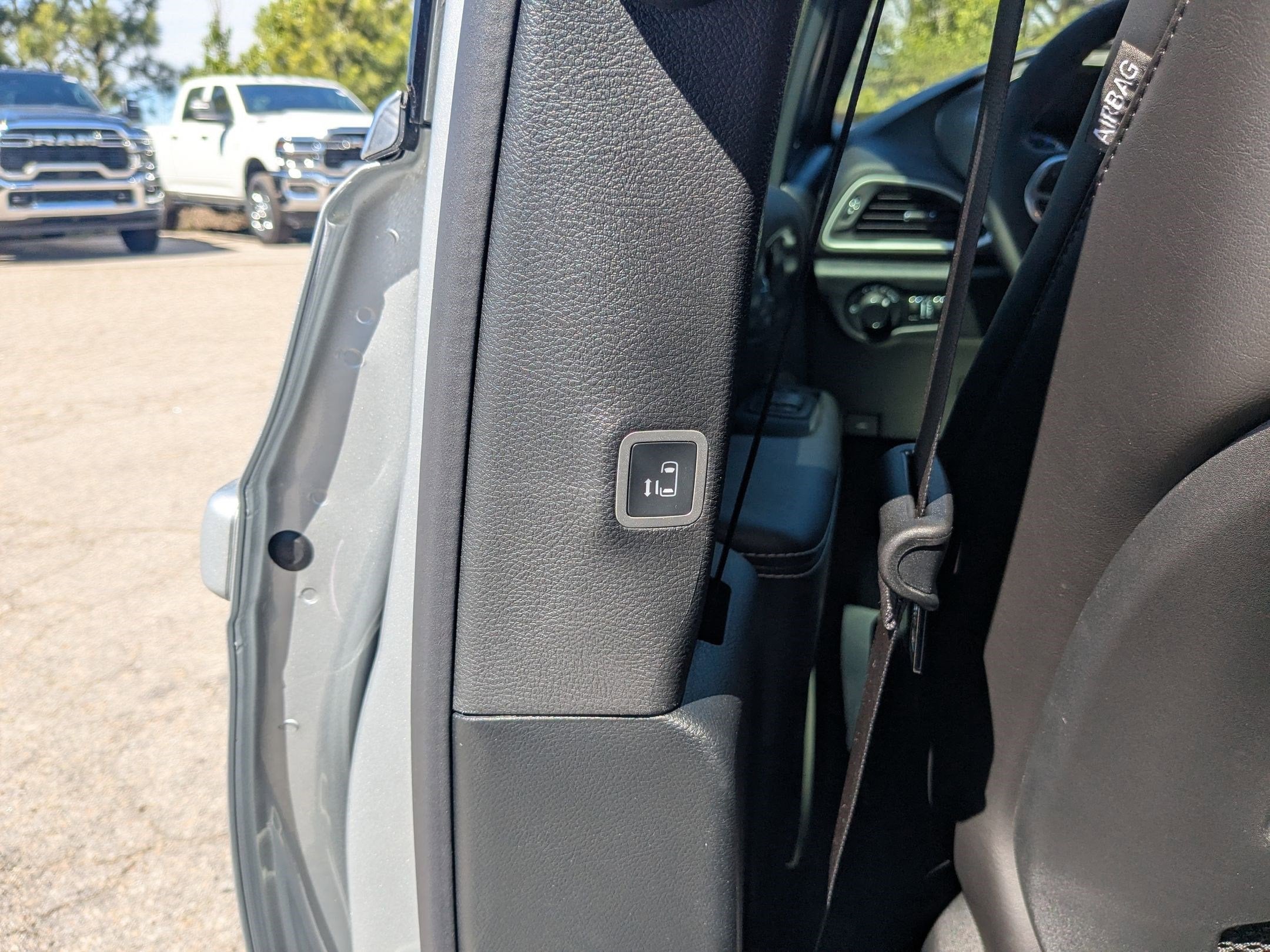 2026 Chrysler Voyager VOYAGER LX