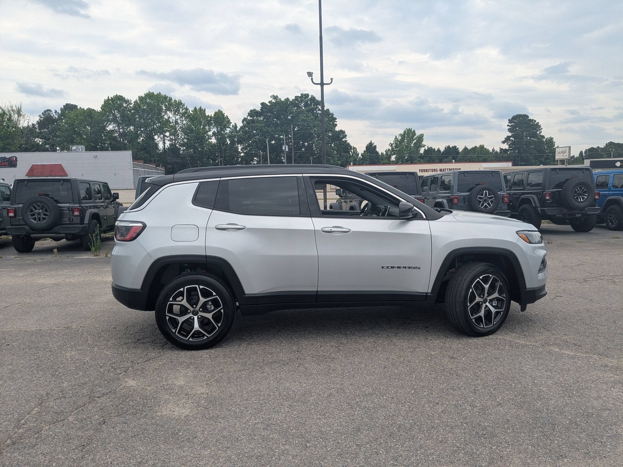 2026 Jeep Compass COMPASS LIMITED 4X4