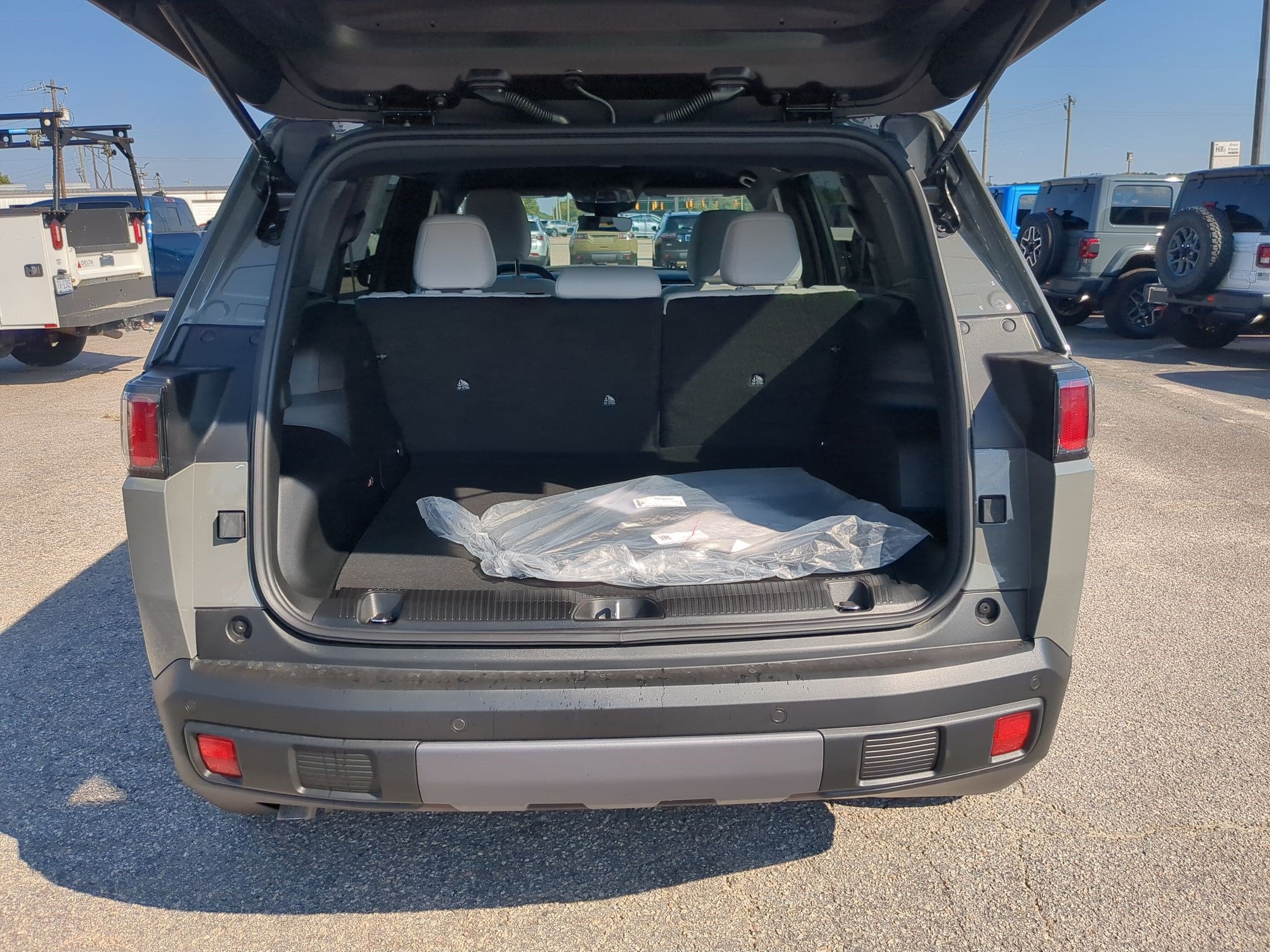 2027 Jeep Cherokee CHEROKEE LAREDO 4X4