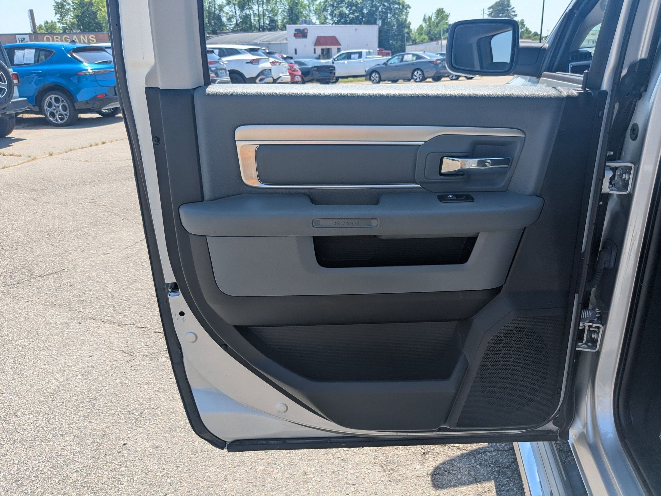 2018 RAM 1500 Big Horn Crew Cab 4x4 5'7' Box