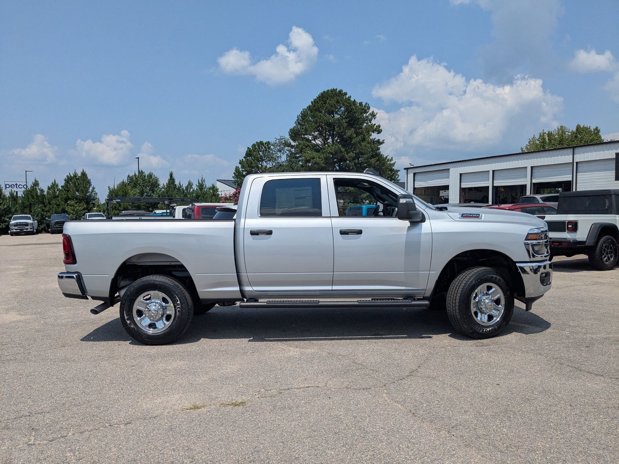 2026 RAM 2500 RAM 2500 TRADESMAN CREW CAB 4X4 6'4' BOX