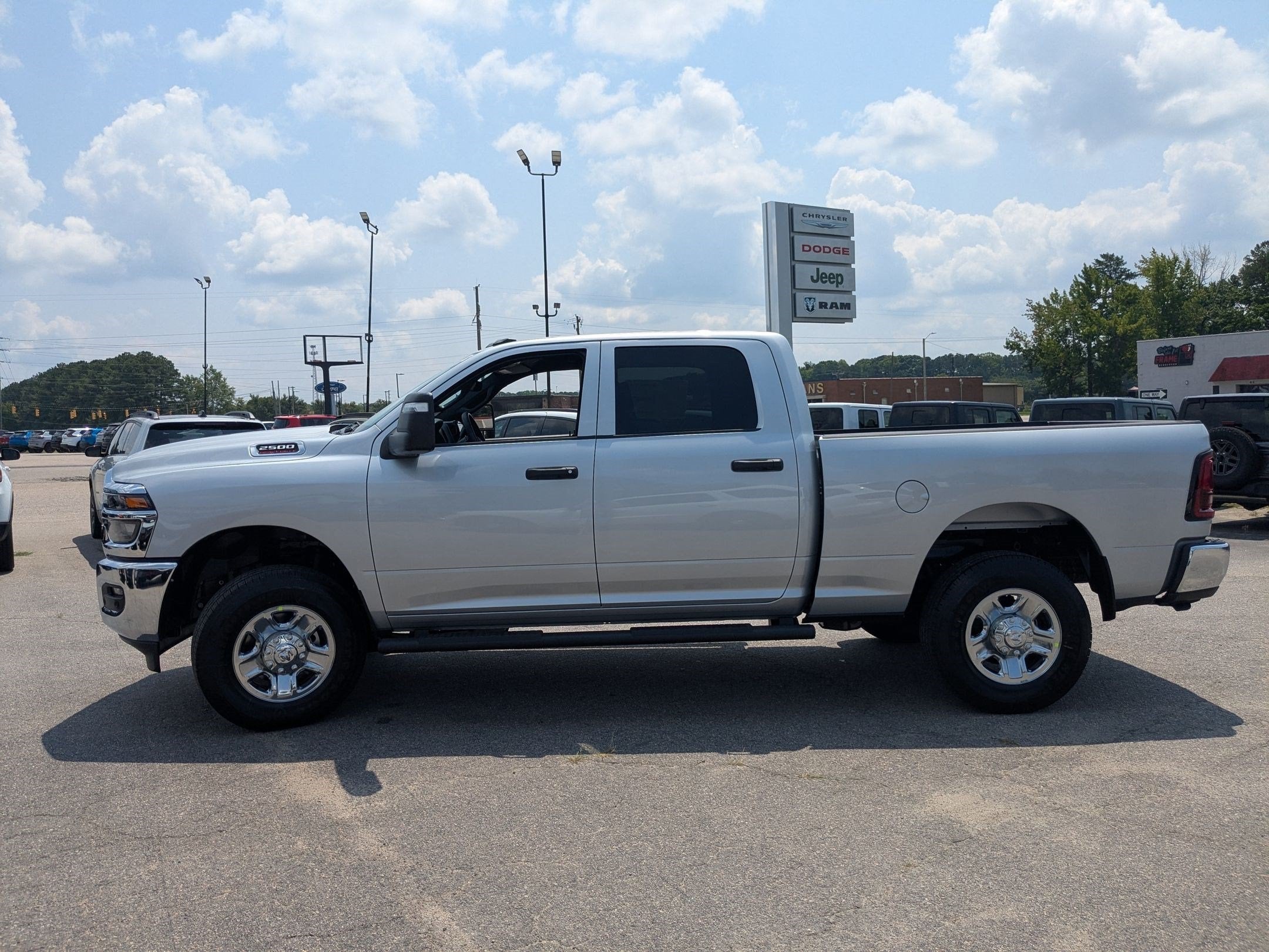 2026 RAM 2500 RAM 2500 TRADESMAN CREW CAB 4X4 6'4' BOX