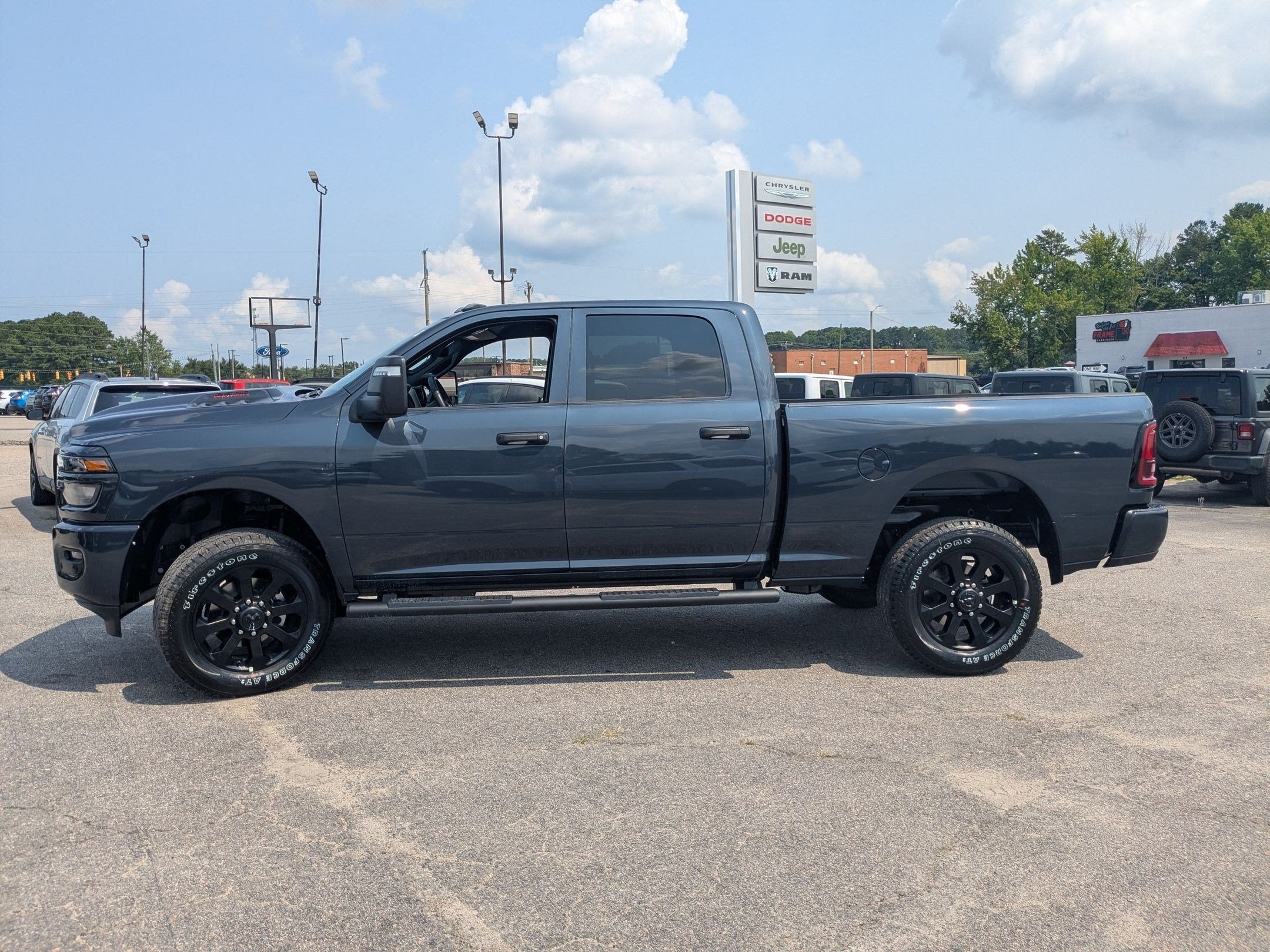 2026 RAM 2500 RAM 2500 BLACK EXPRESS CREW CAB 4X4 6'4' BOX