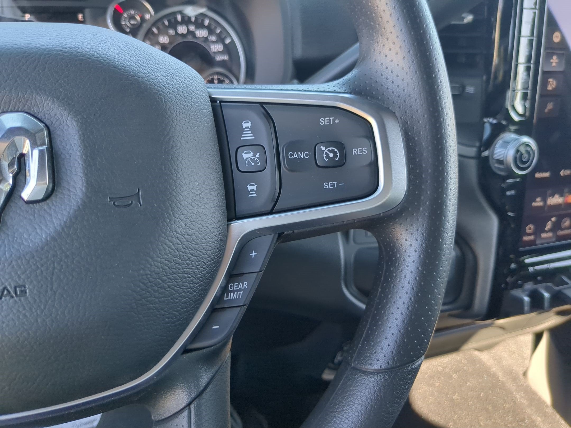 2027 RAM 2500 RAM 2500 WARLOCK CREW CAB 4X4 6'4' BOX