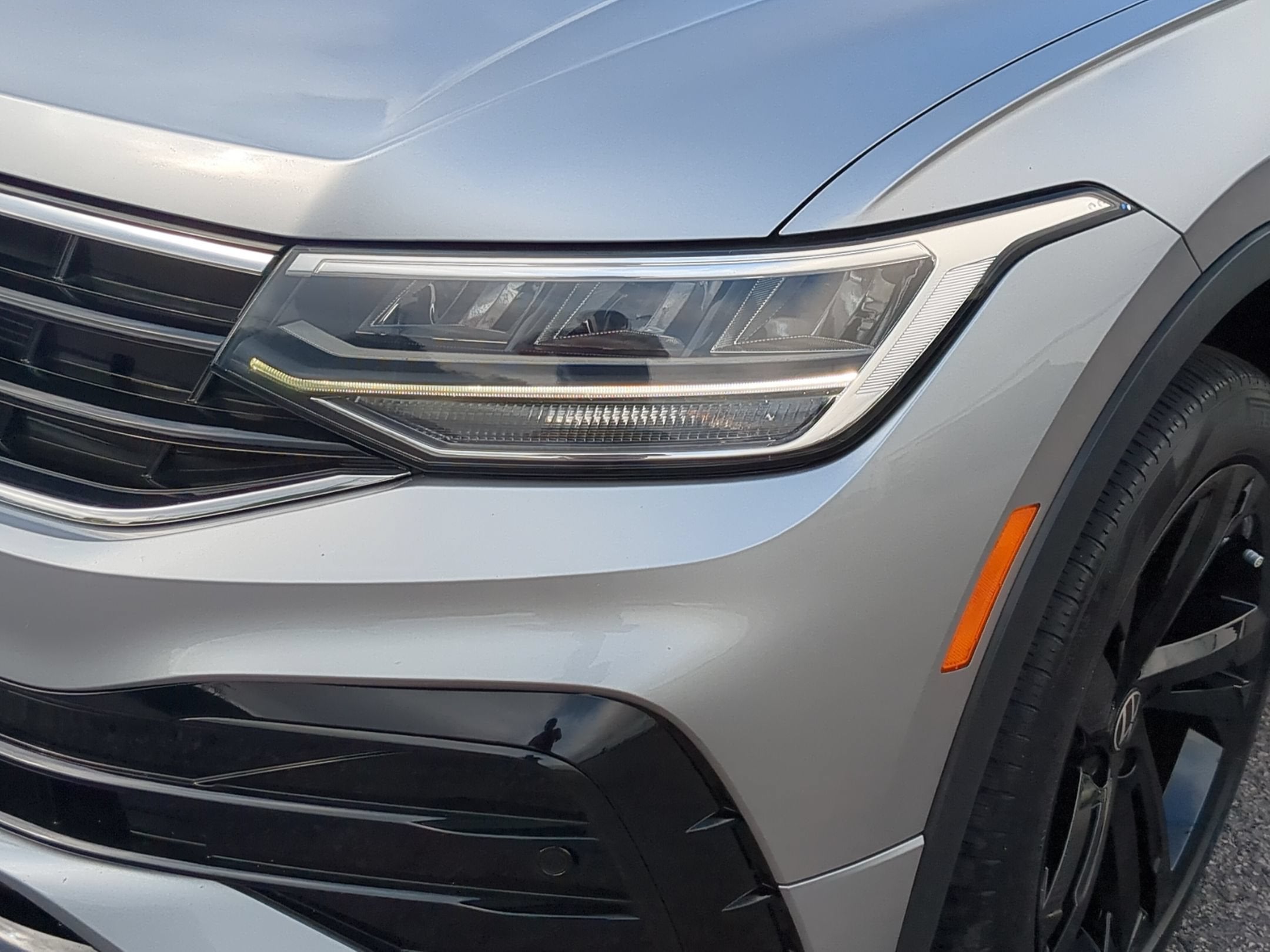 2023 Volkswagen Tiguan 2.0T SE R-Line Black