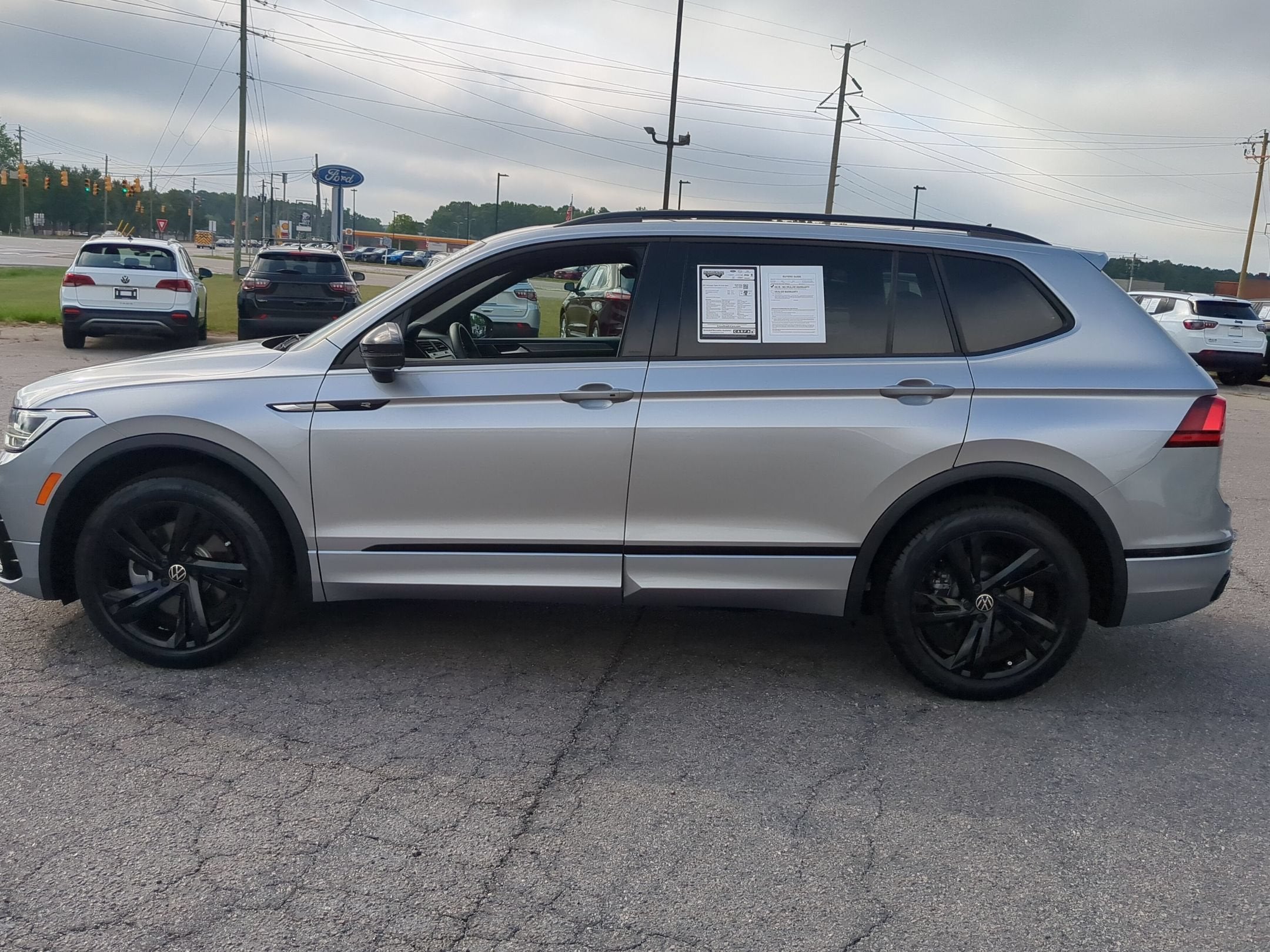 2023 Volkswagen Tiguan 2.0T SE R-Line Black