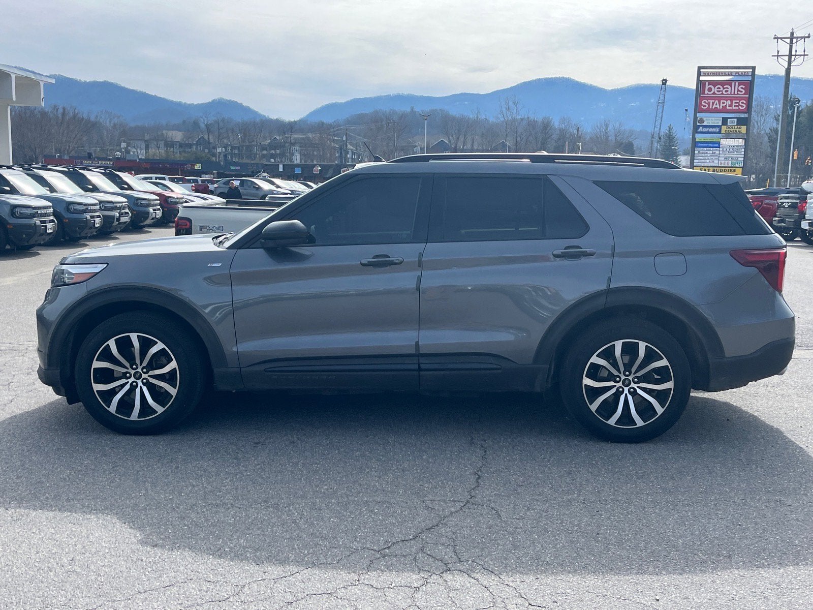 2022 Ford Explorer ST-Line