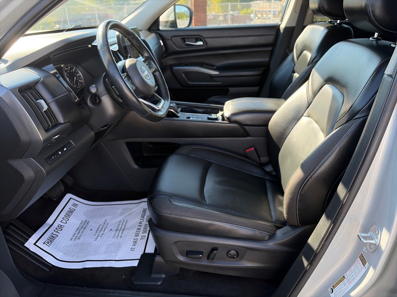 2023 Nissan Pathfinder SL