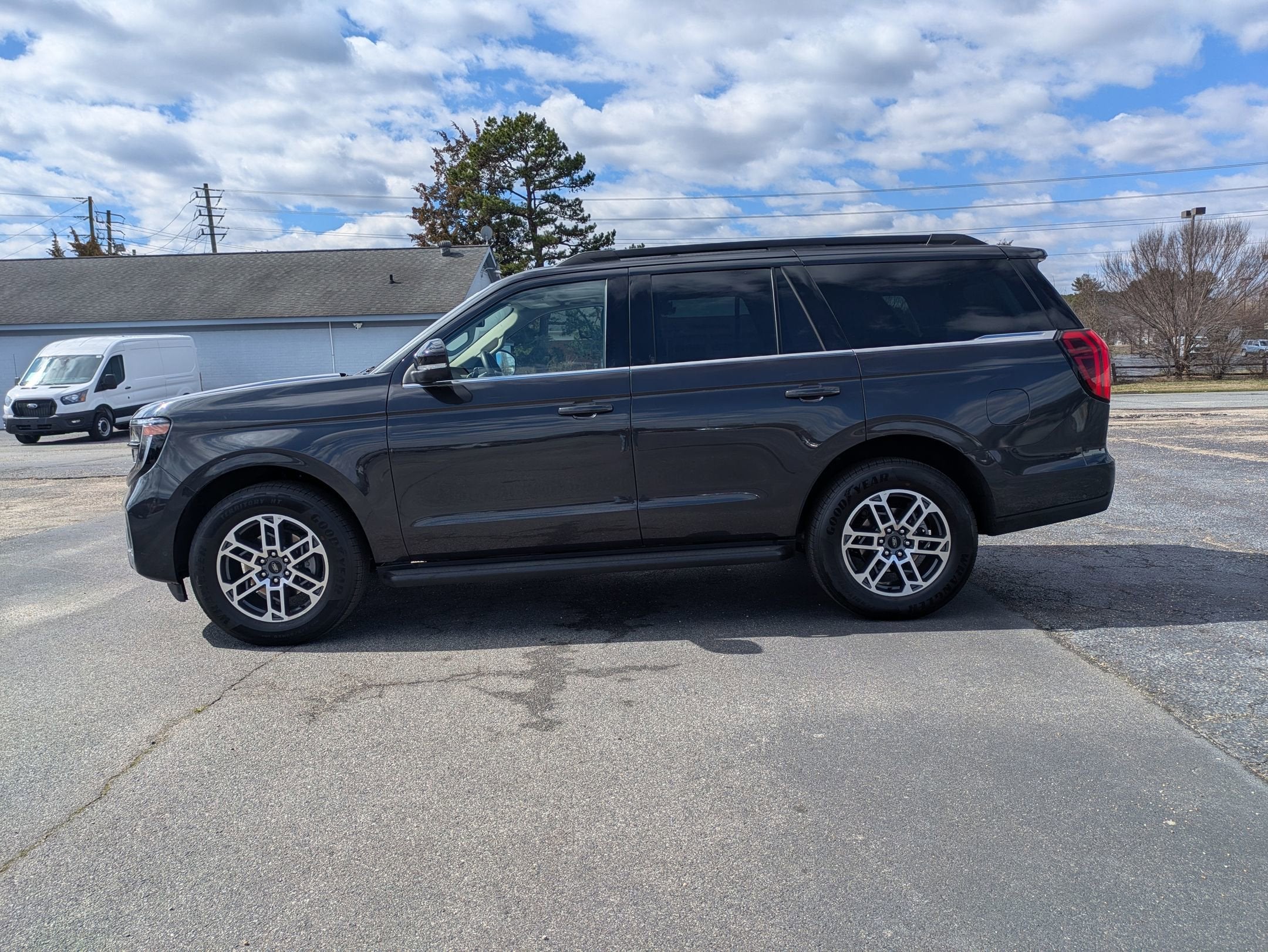 2025 Ford Expedition Active