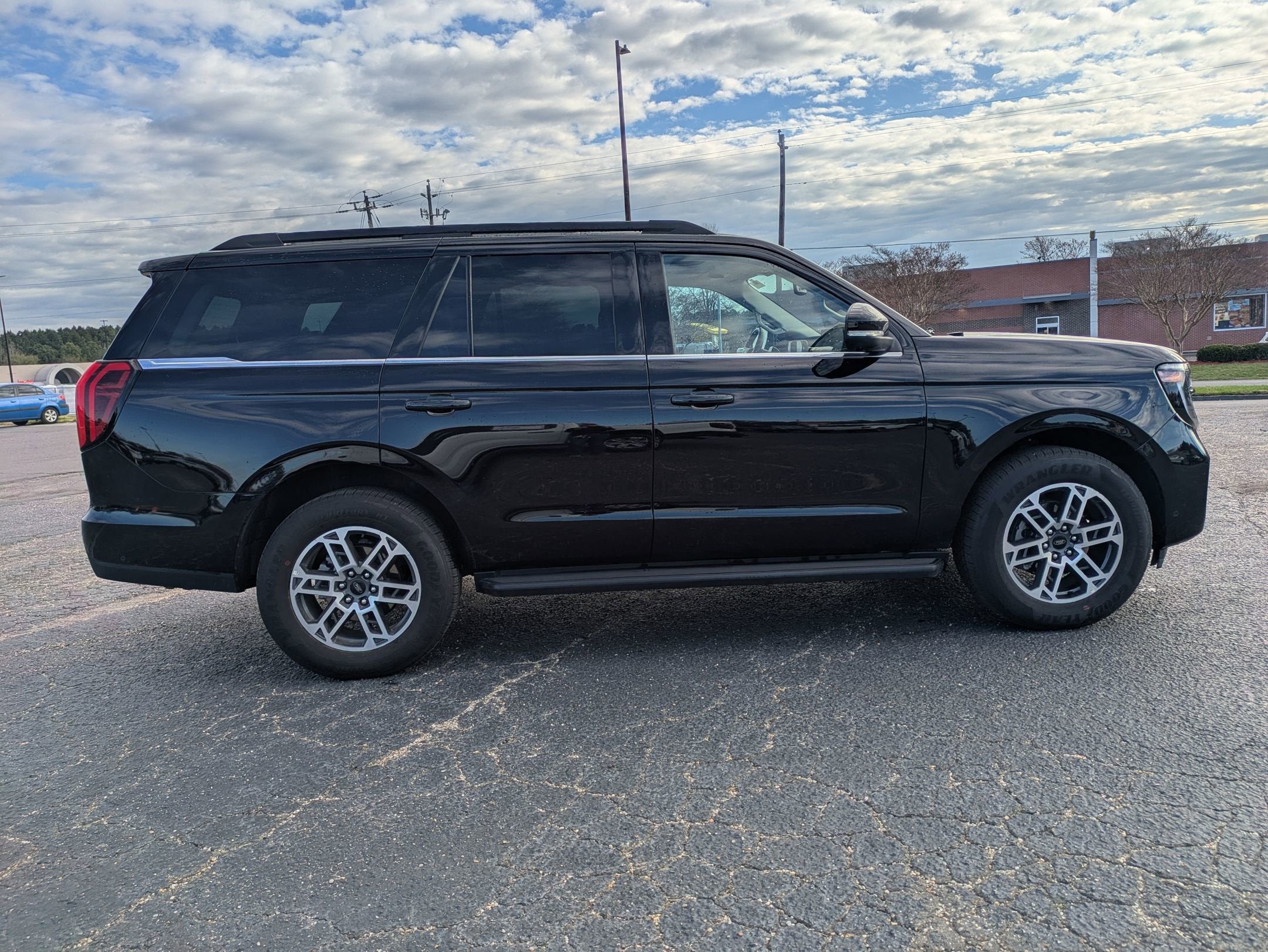 2025 Ford Expedition Active