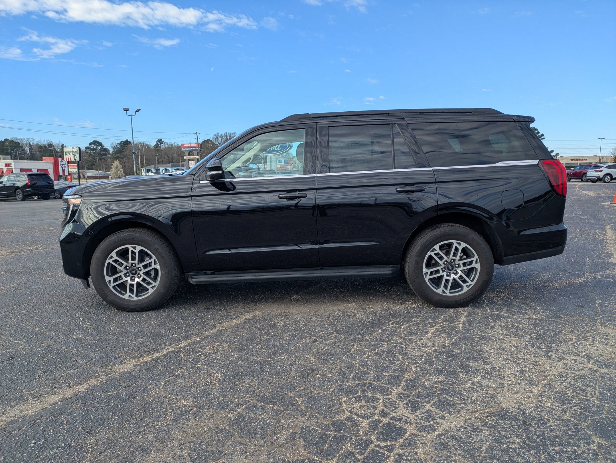 2025 Ford Expedition Active