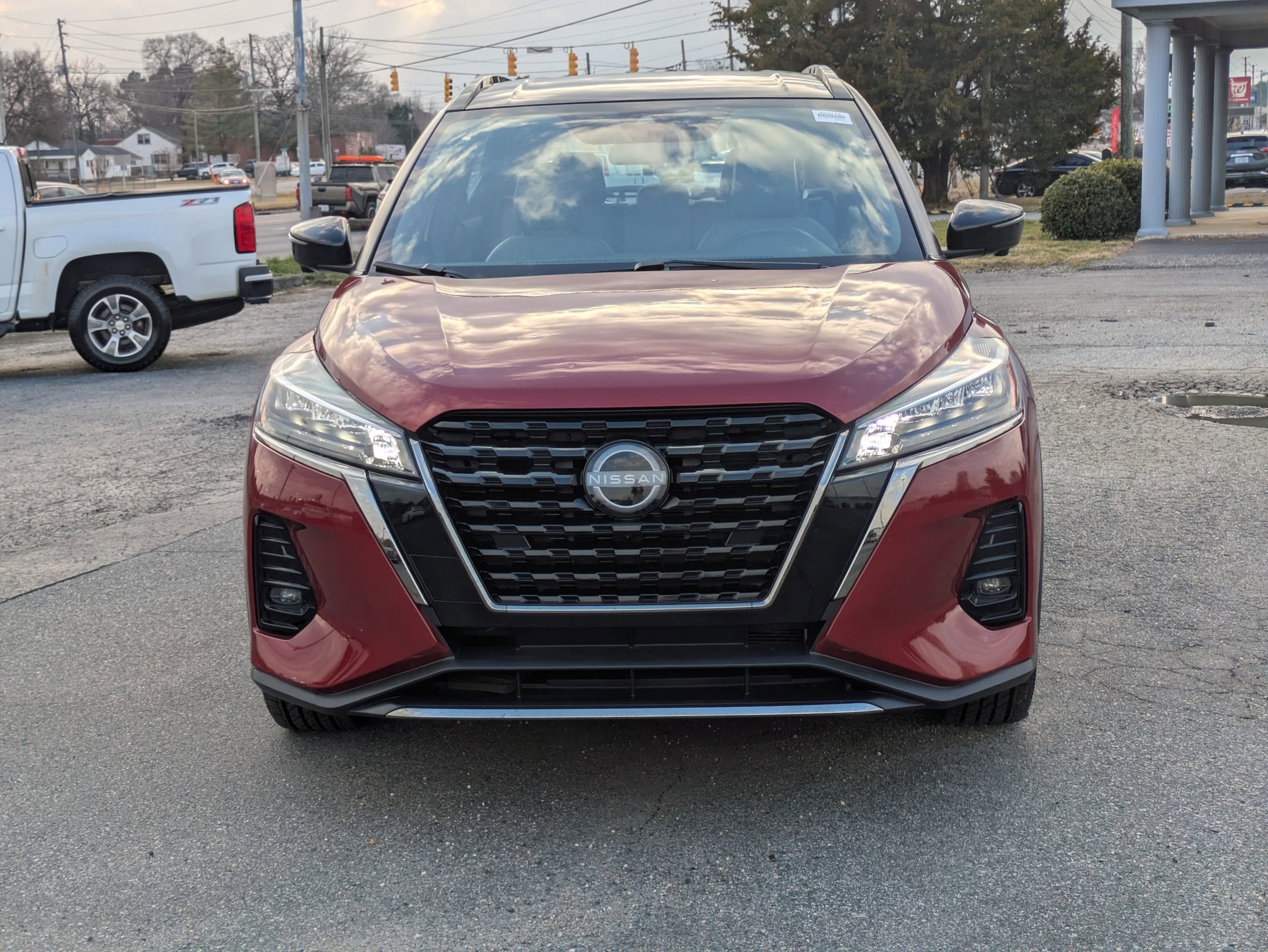 2023 Nissan Kicks SR