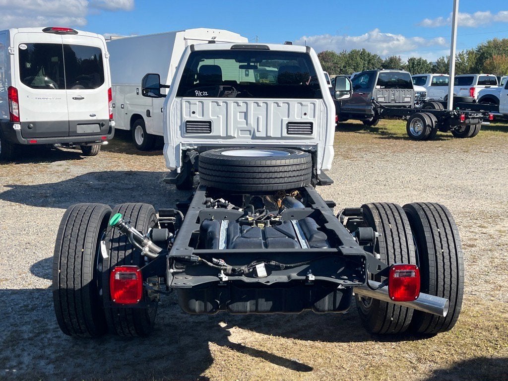 2025 Ford Super Duty F-600 DRW XLT